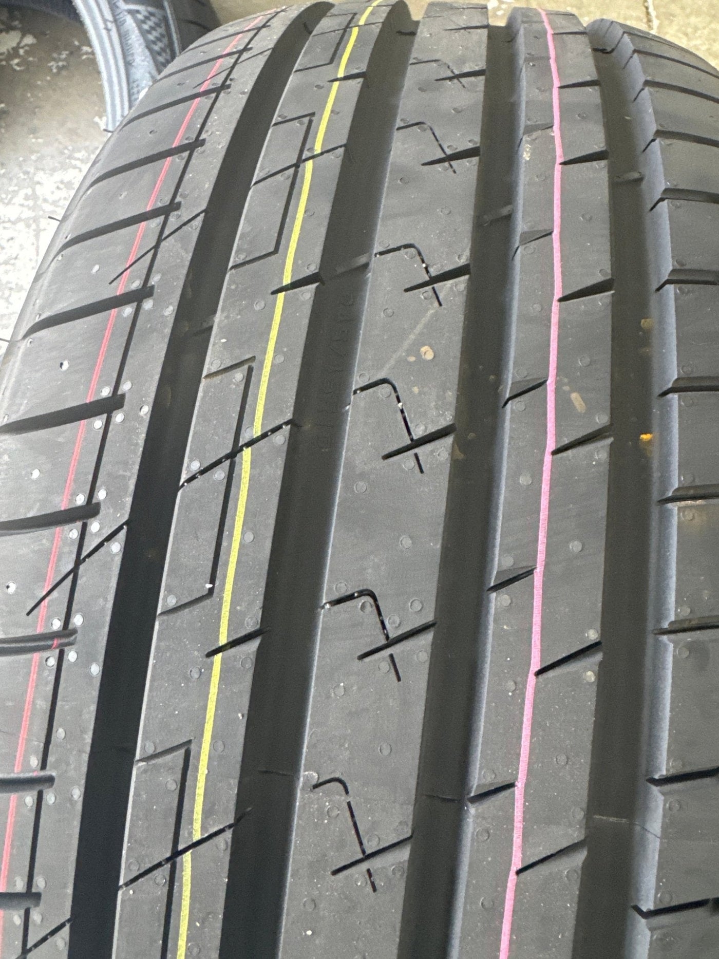 245/45R19 GRENLANDER X-SPORTER EV PASSENGER