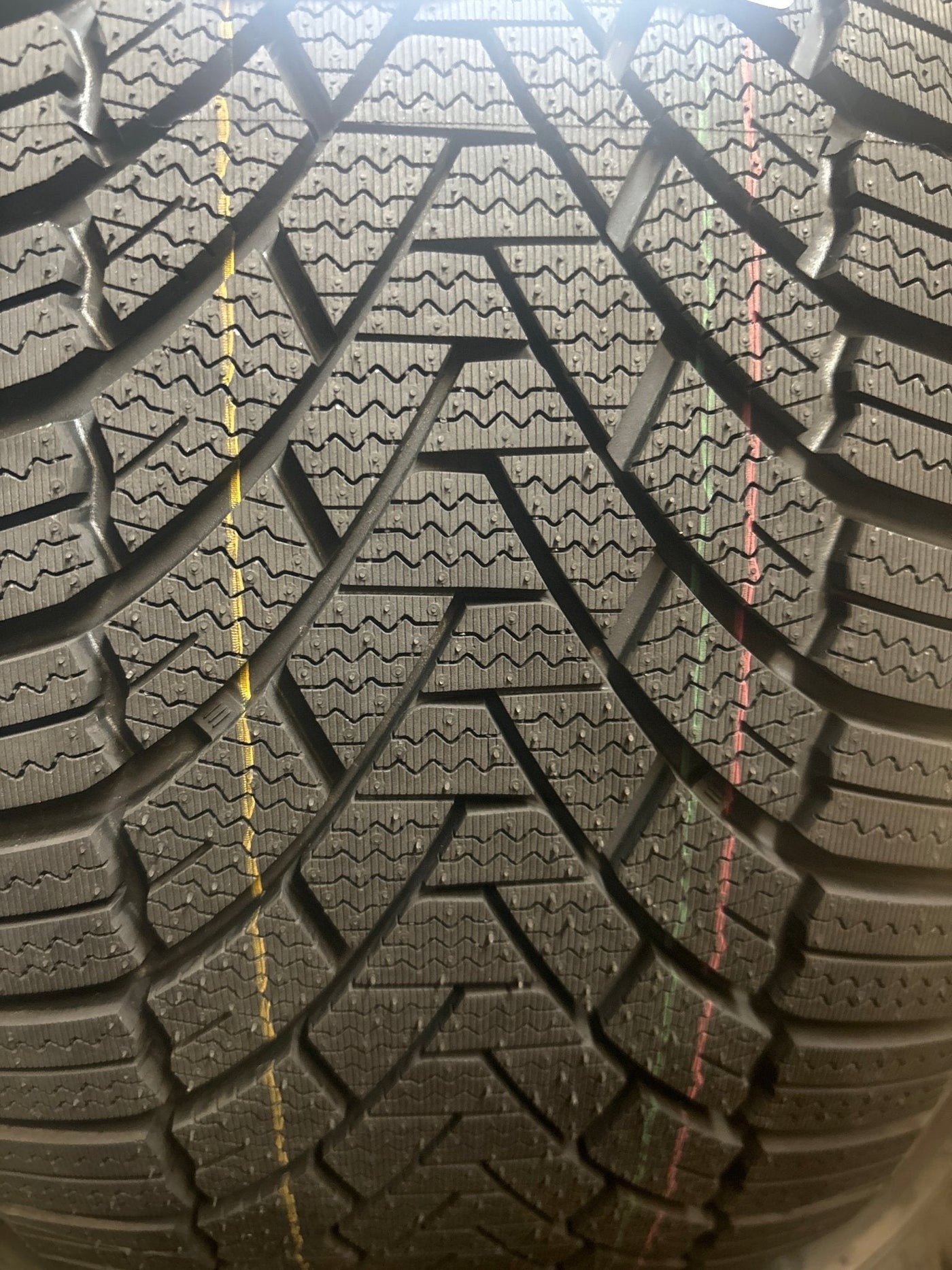 255/35R20 GRENLANDER ICEHAWKE I WINTER
