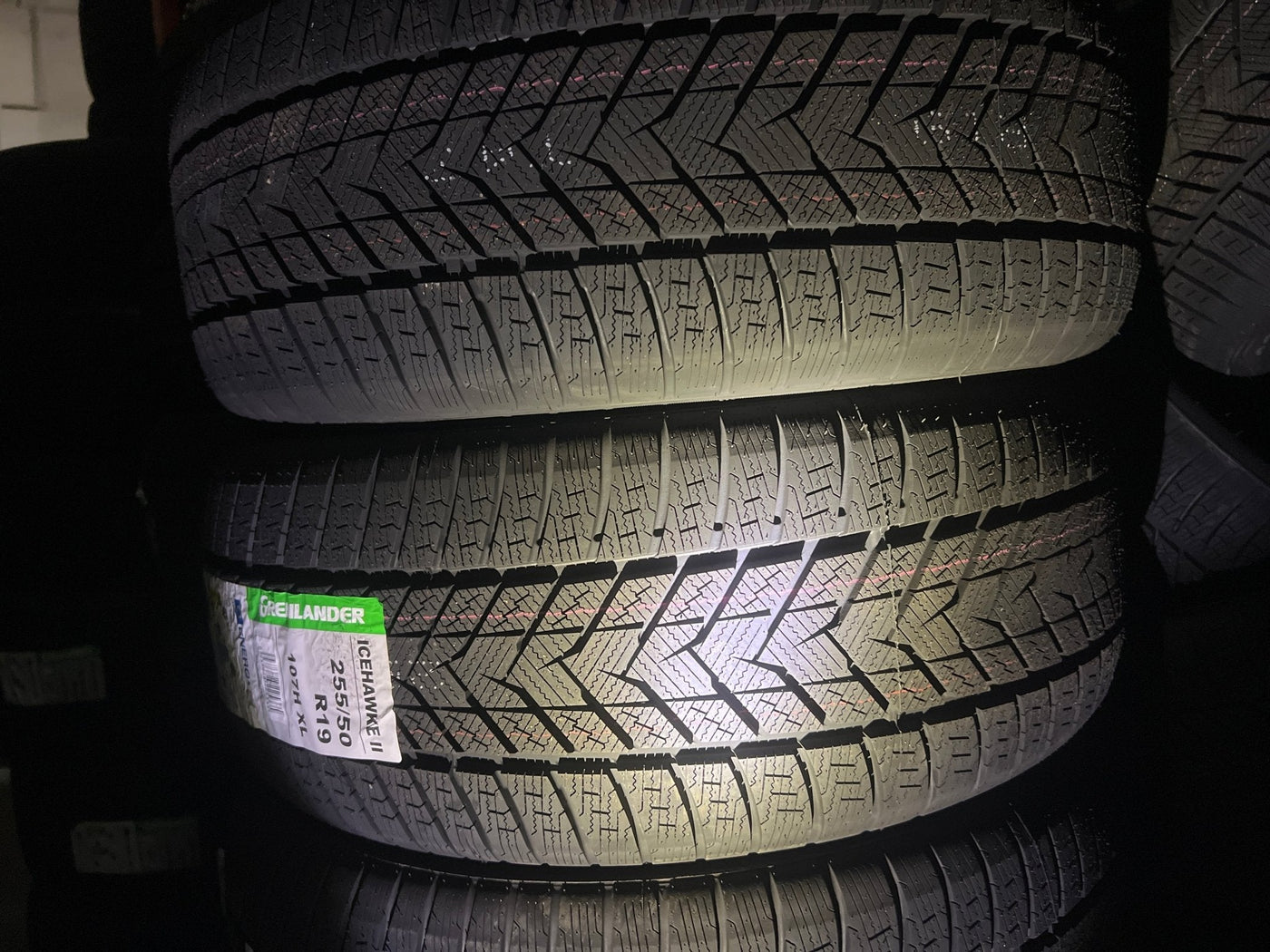 255/50R19 GRENLANDER ICEHAWKE II WINTER