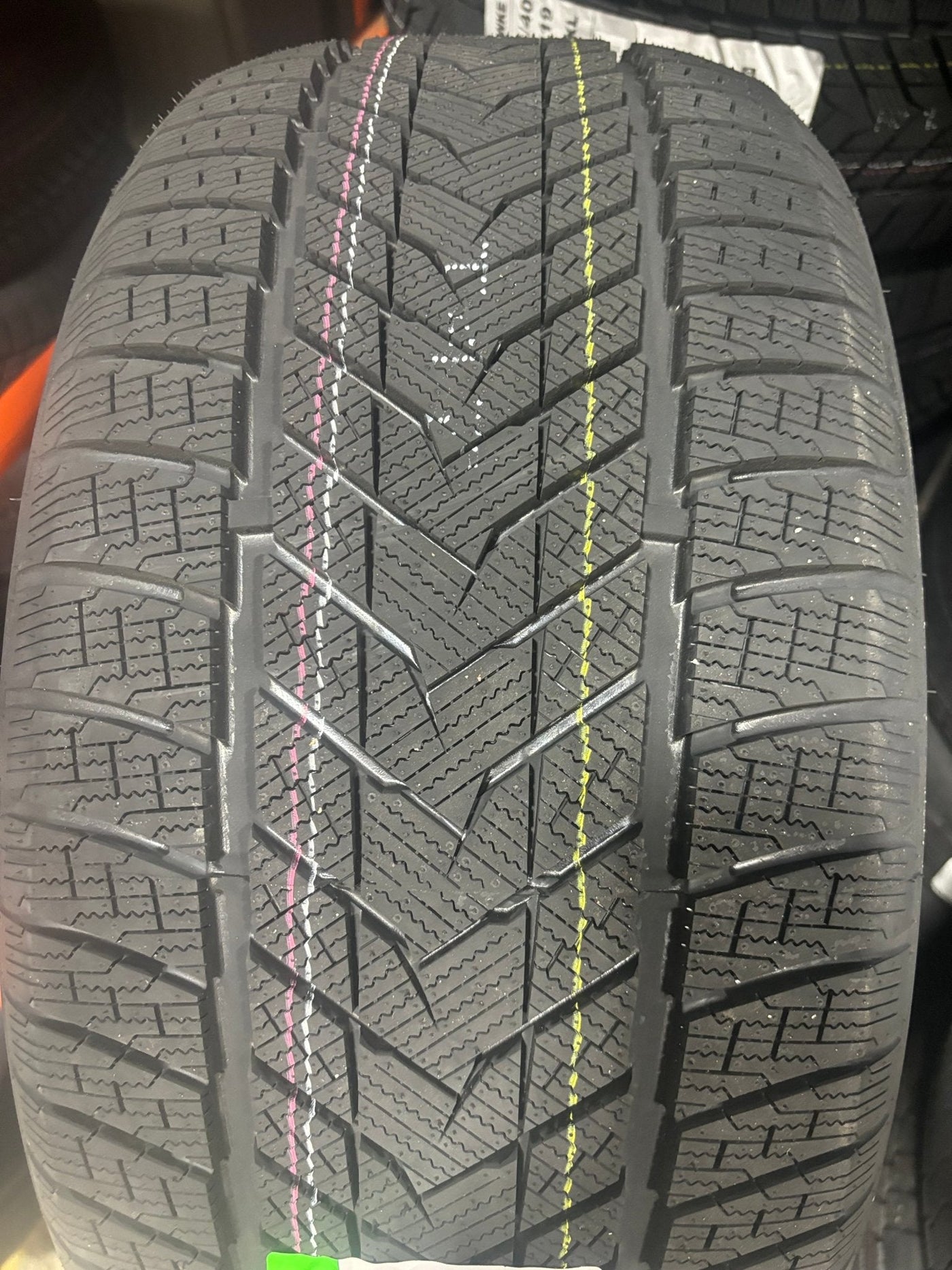 275/40R19 GRENLANDER ICEHAWKE II WINTER