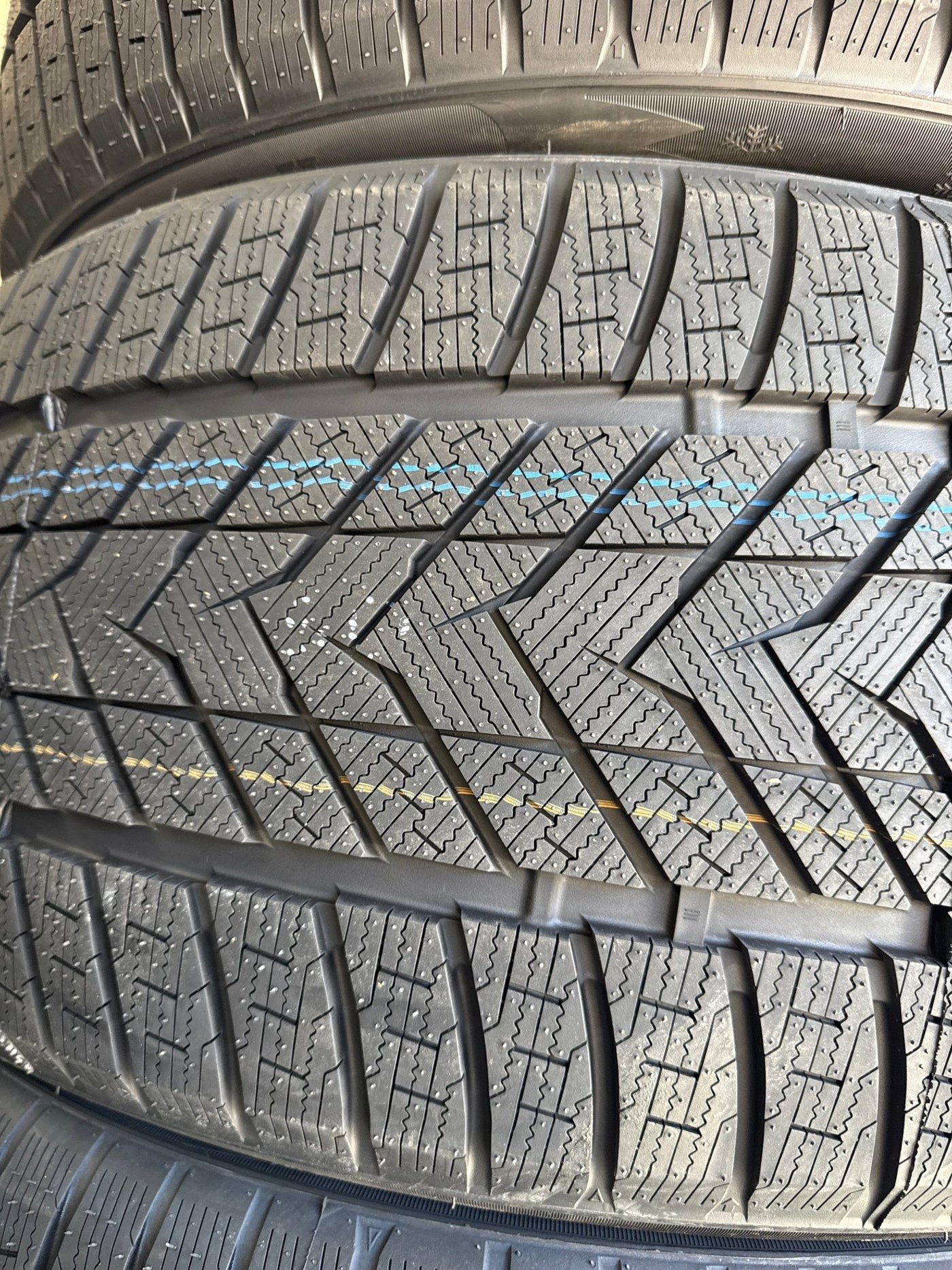 315/35R22 GRENLANDER ICEHAWKE II WINTER