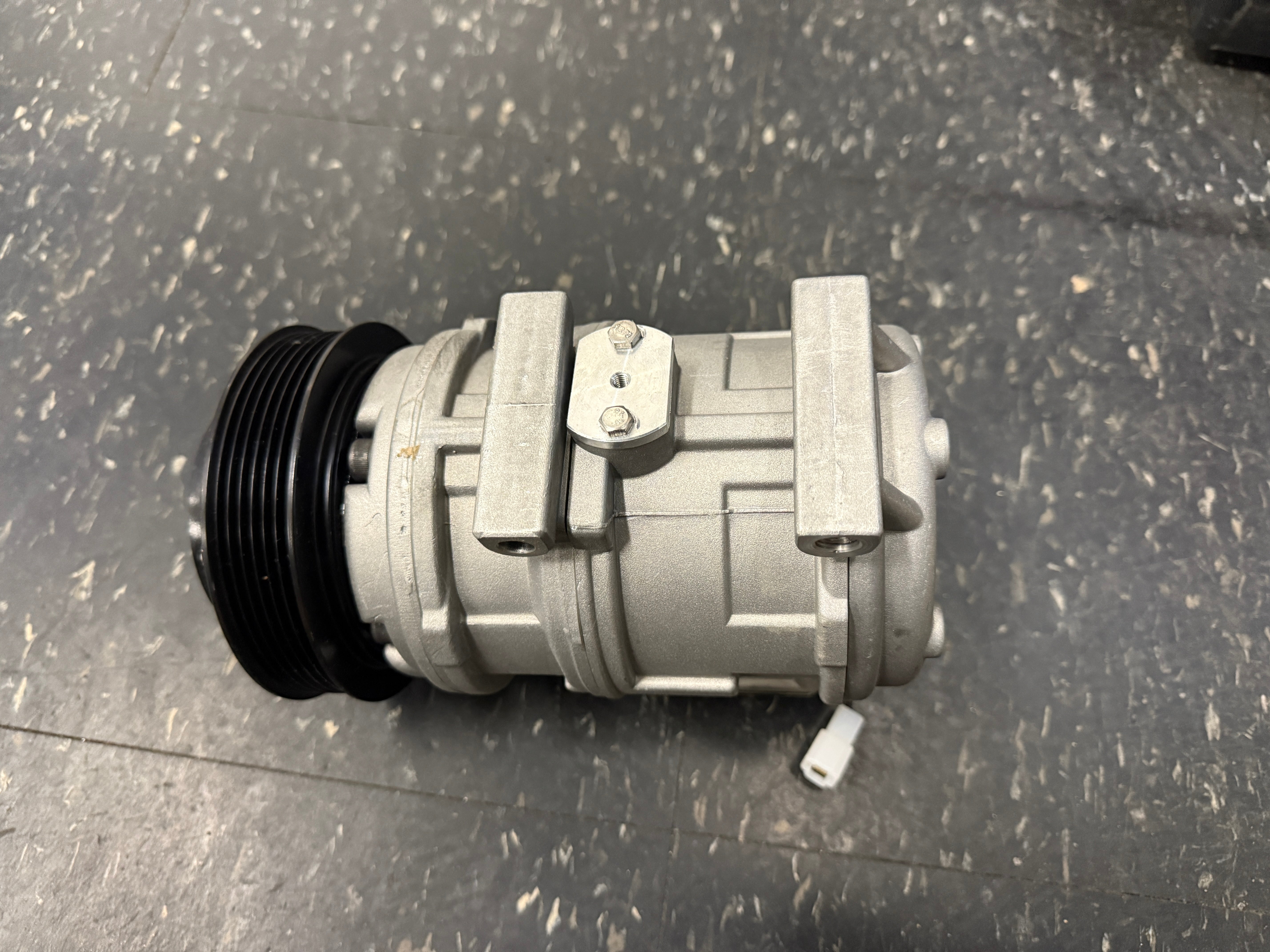 Toyota Sienna AC Compressor 3.0L V6 Air Conditioning Pump Assembly 1998-2003 Brand New