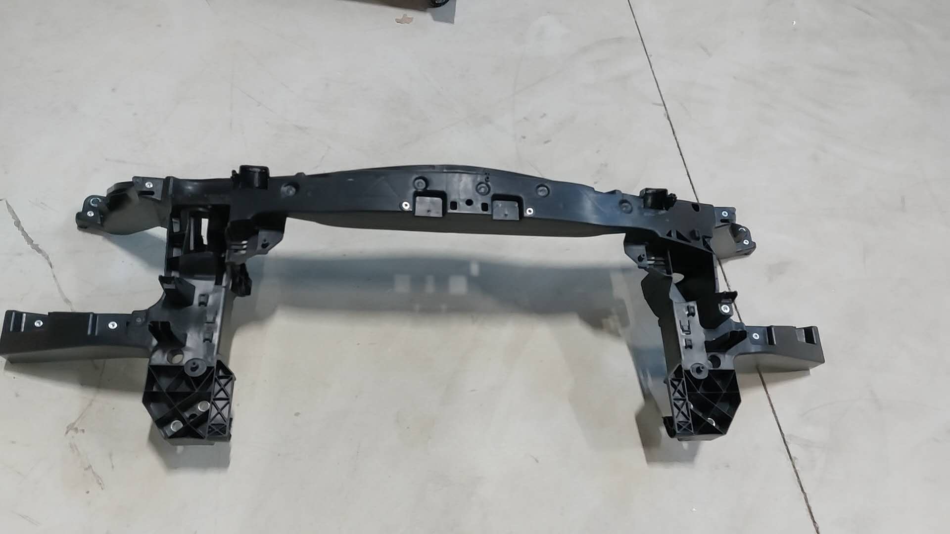 MERCEDES SPRINTER 2019-2025 — RADIATOR SUPPORT; 2019-2025 (9078806900)