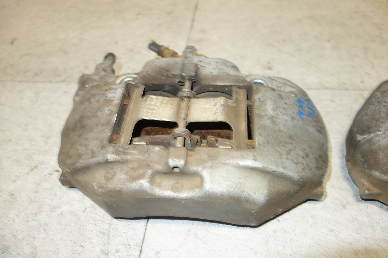 JDM Lexus LS430 OEM Brake Caliper Pair Front Right / Left