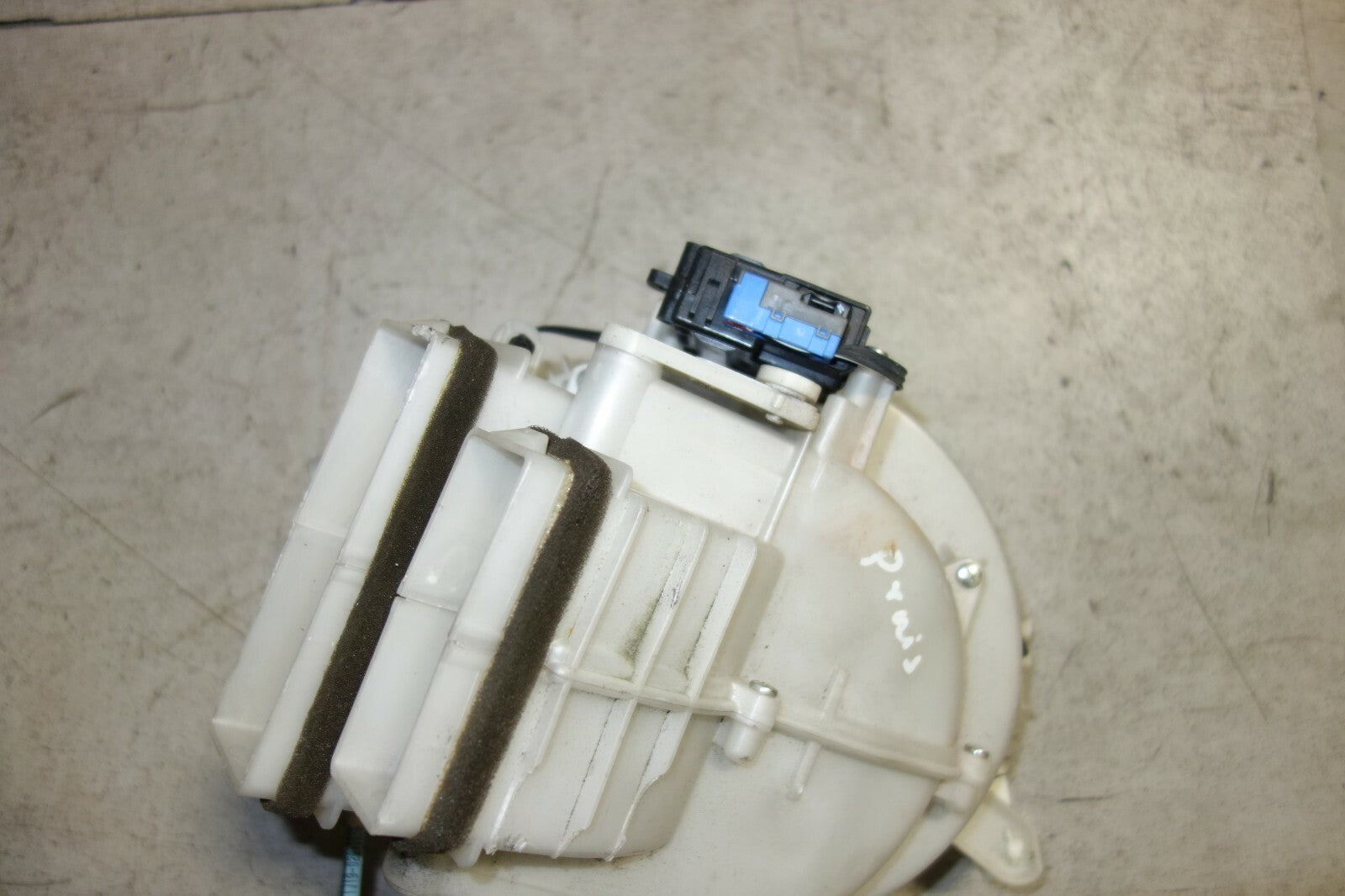 blower engine LEXUS LS 600h 117200-8422 G9230-50010 HYBRID BATTERY COOLING FAN