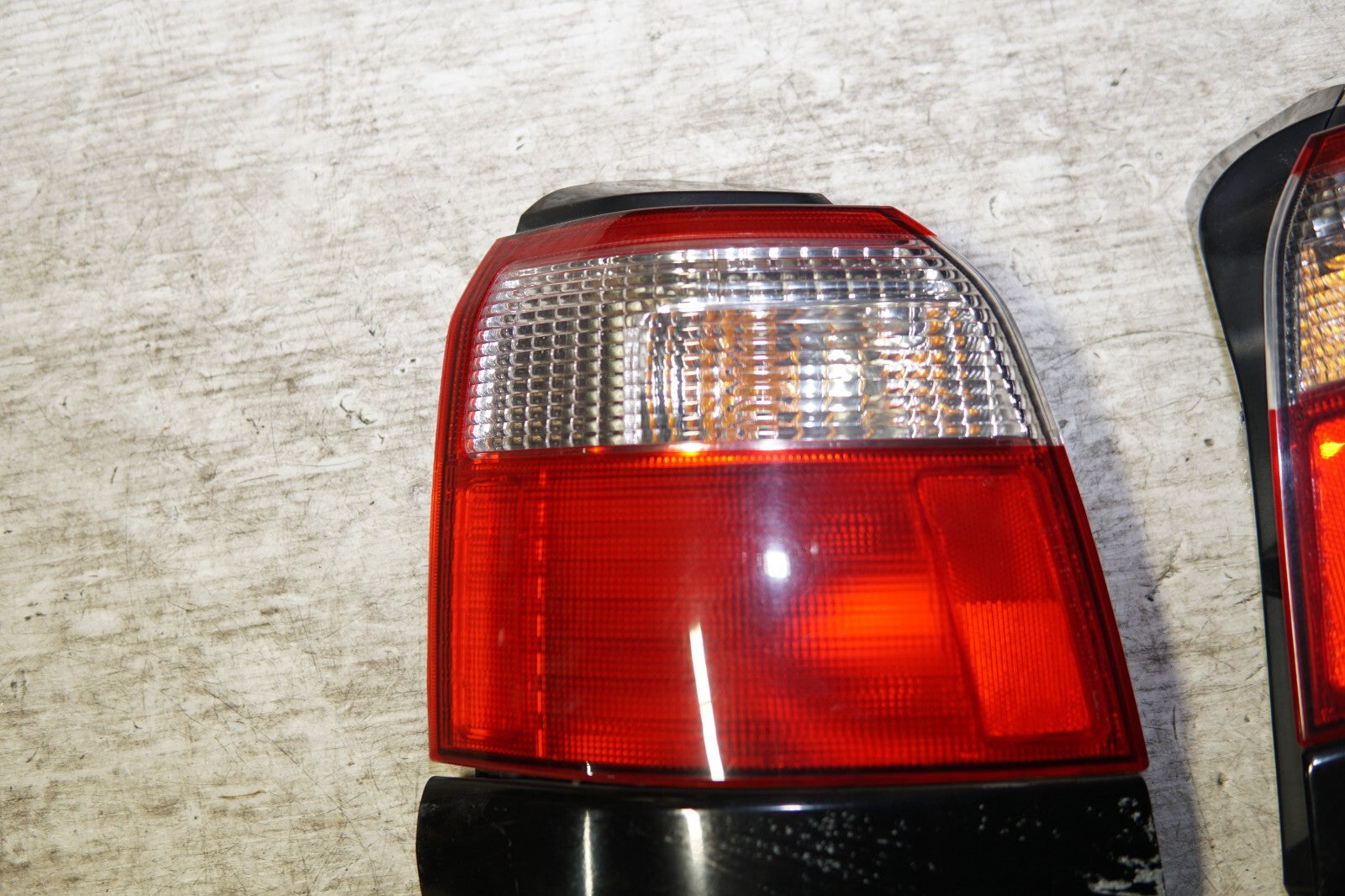 JDM 1998-2002 SUBARU FORESTER STi SF5 TAIL LIGHTS TAIL LAMPS TRUNK LIGHTS
