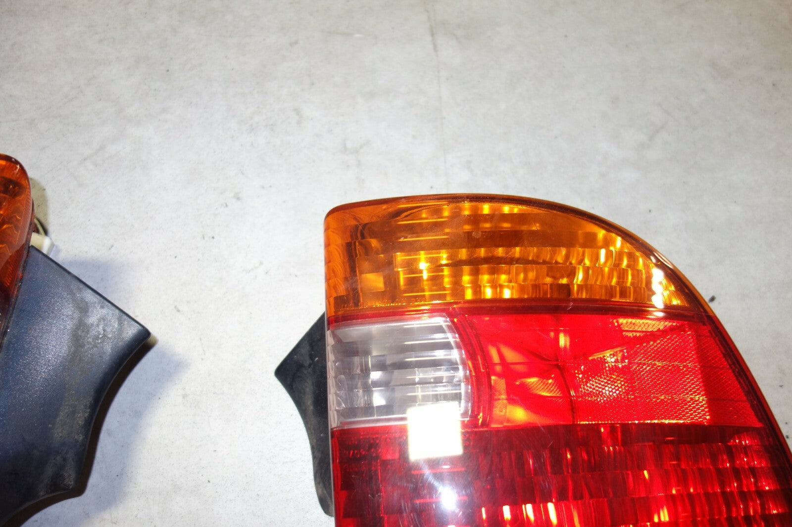 JDM 2000-2005 TOYOTA CELICA OEM TAIL LIGHTS LH LR TAIL LAMPS 2000-2005