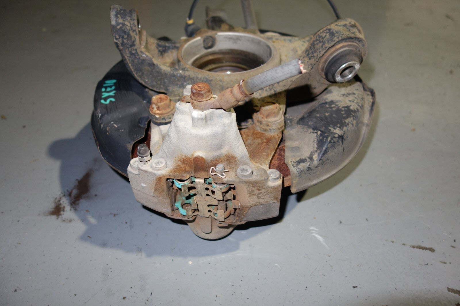 JDM 00-05-LEXUS IS300 REAR LEFT SPINDLE WHEEL HUB BEARING KNUCKLE OEM SUSPENSION