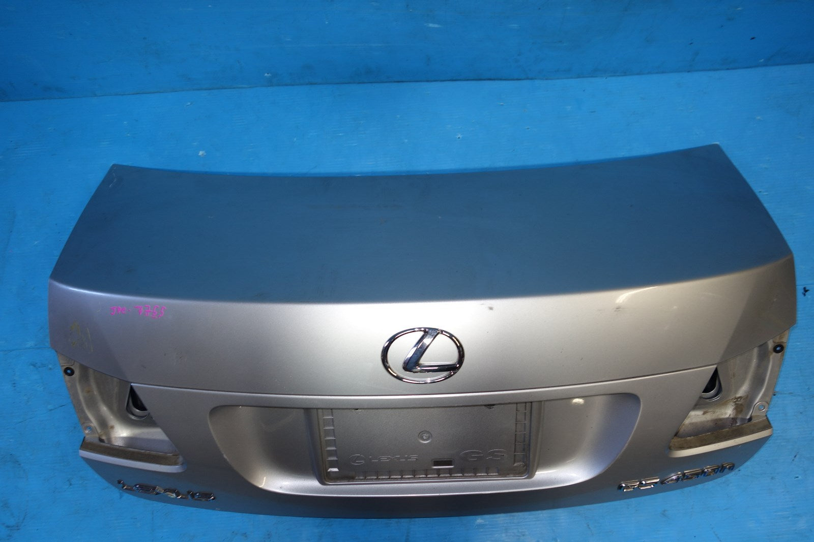 JDM LEXUS GS450H REAR TRUNK LID LUGGAGE DOOR COVER 69204-53010 OEM 2007-2011