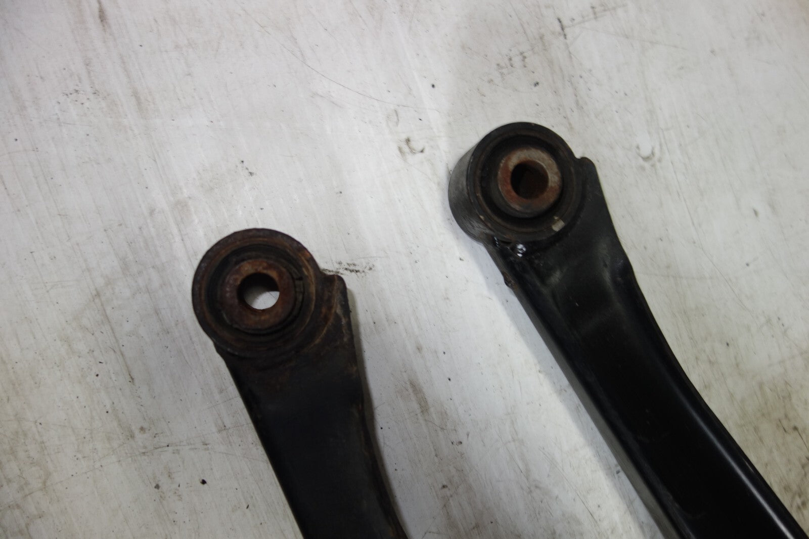 JDM 2005-2009 SUBARU LEGACY OUTBACK OEM REAR LOWER CONTROL ARMS PAIR LEFT RIGHT