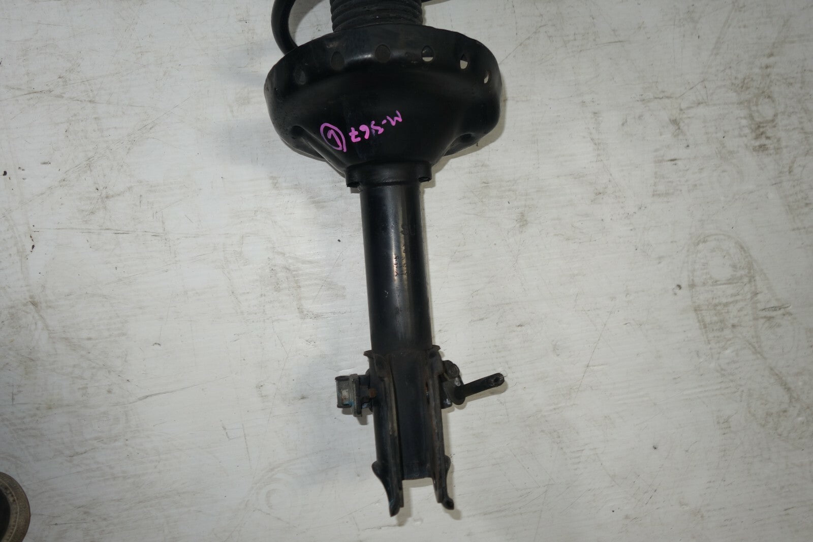 JDM 05-09 SUBARU LEGACY OUTBACK KYB FRONT LEFT SIDE SHOCK STRUT ASSEMBLY WAGON