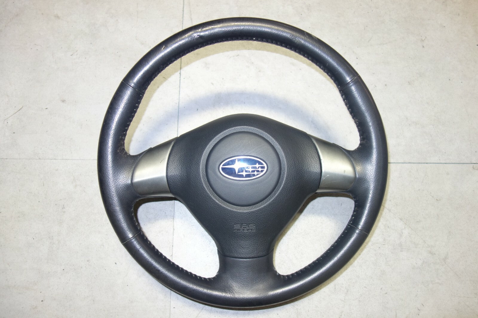 JDM 2005-2009 SUBARU LEGACY & OUTBACK MOMO STEERING WHEEL & HUB 05-2009 JD-1006