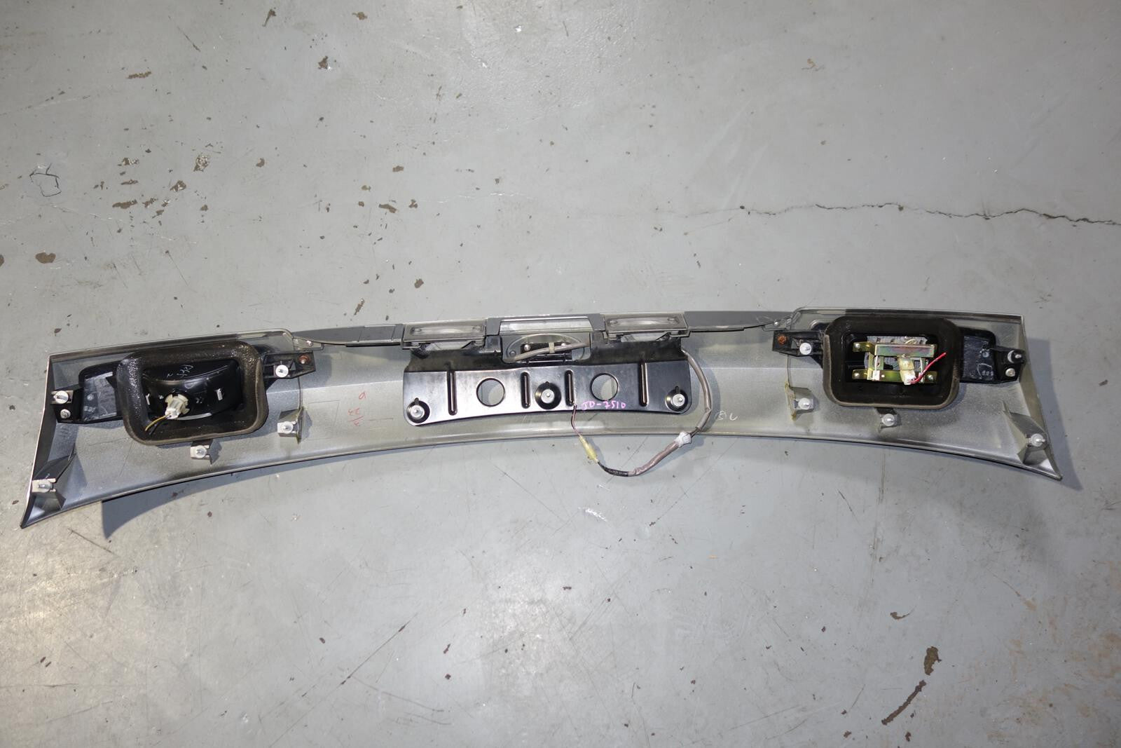 JDM 05-2009 SUBARU LEGACY OUTBACK OEM REAR CENTER GARNISH LIGHT SPOILER JD-1952