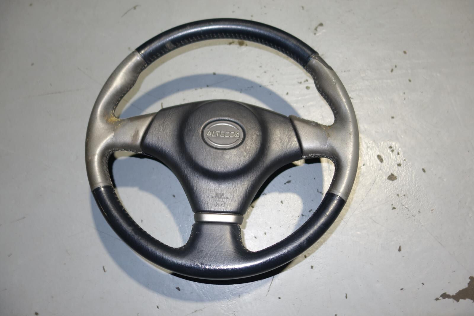JDM Toyota Altezza Lexus IS300 Steering Wheel SXE10 2001 2002 2003 2004 2005