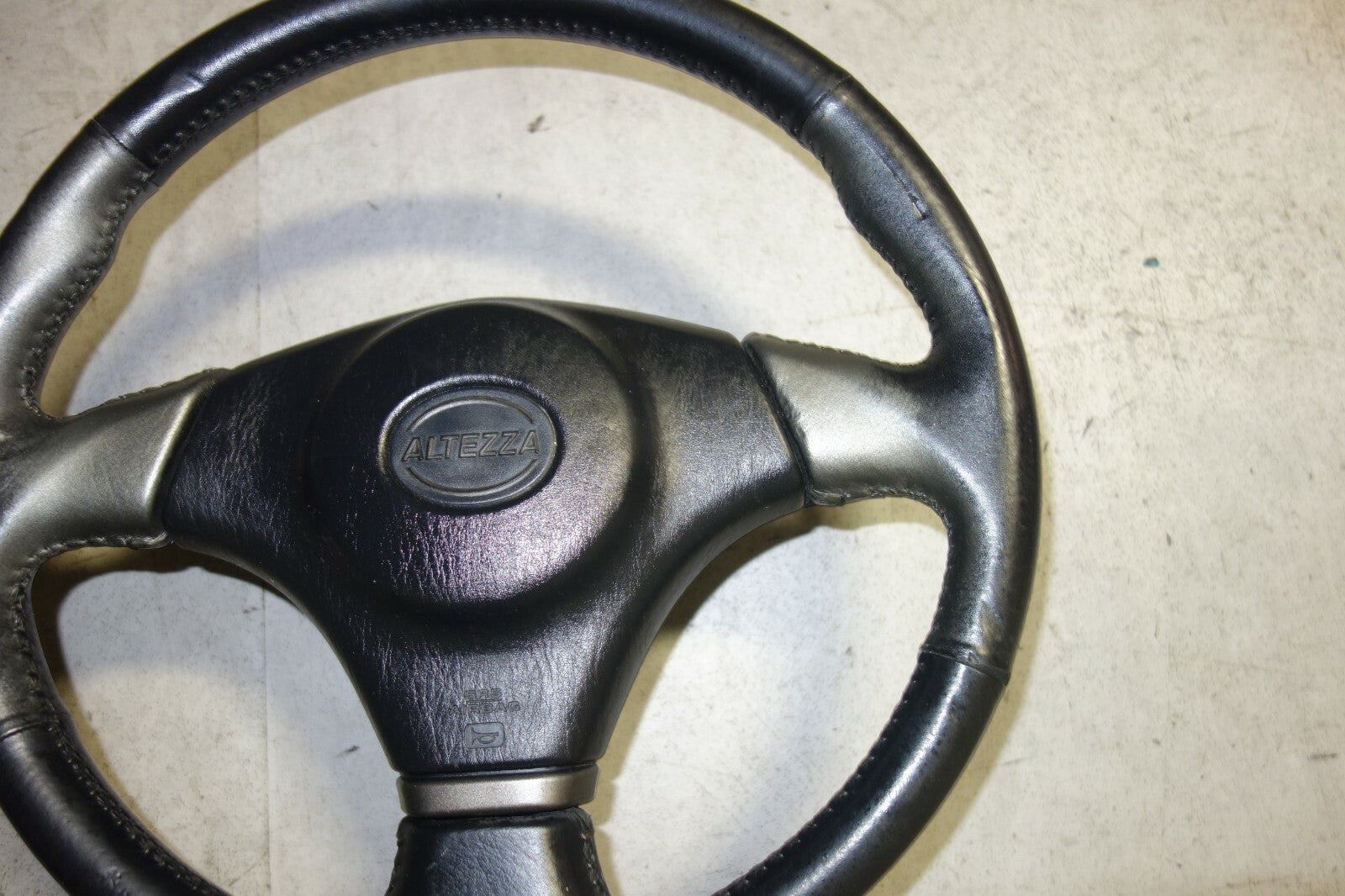 JDM 2001-2005 LEXUS IS300 TOYOTA ALTEZZA SXE10 STEERING WHEEL & HUB Fits:IS300