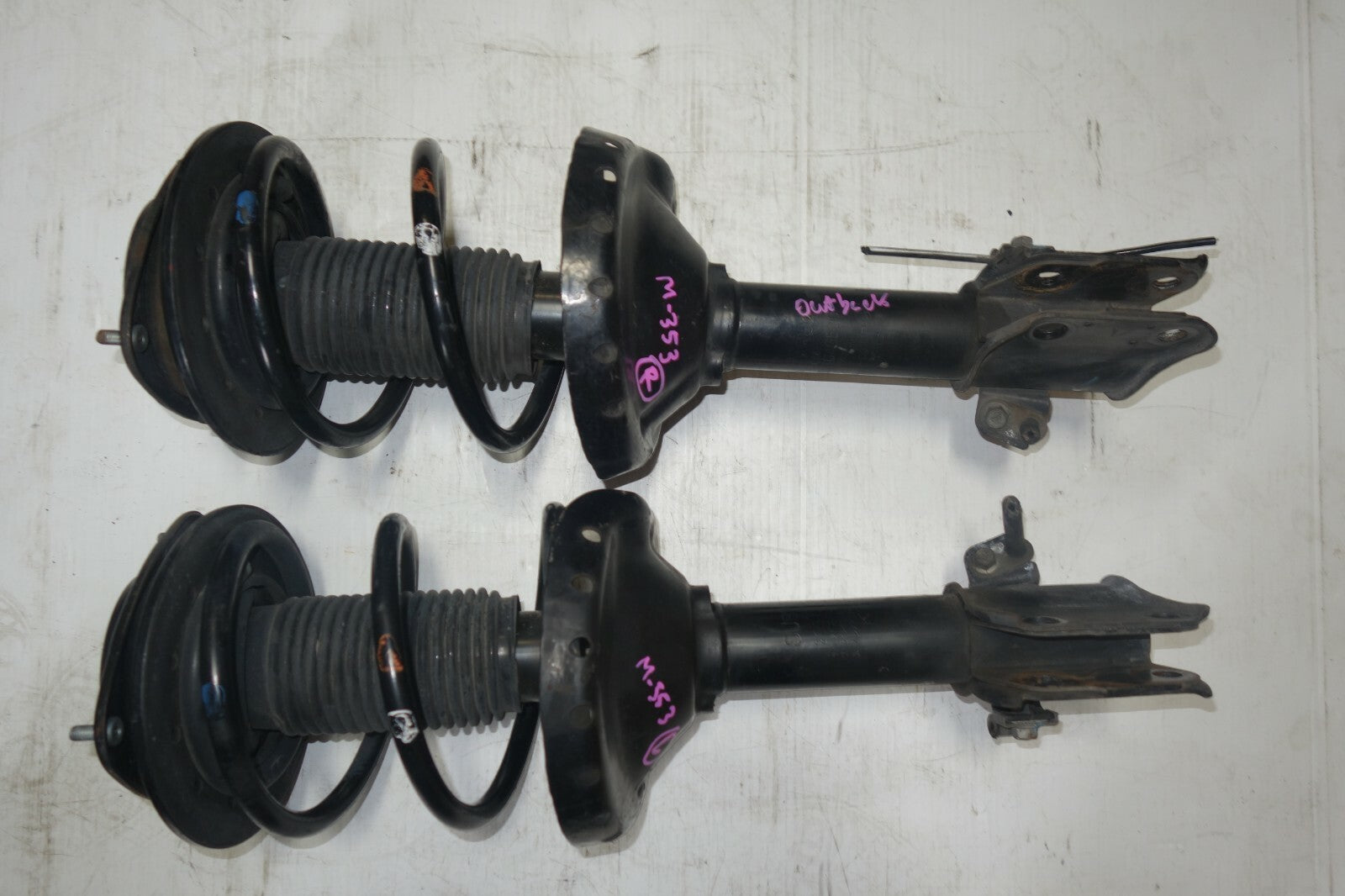 JDM 05-09 SUBARU LEGACY OUTBACK OEM KYB FRONT SHOCKS STRUTS ASSEMBLY WAGON ONLY