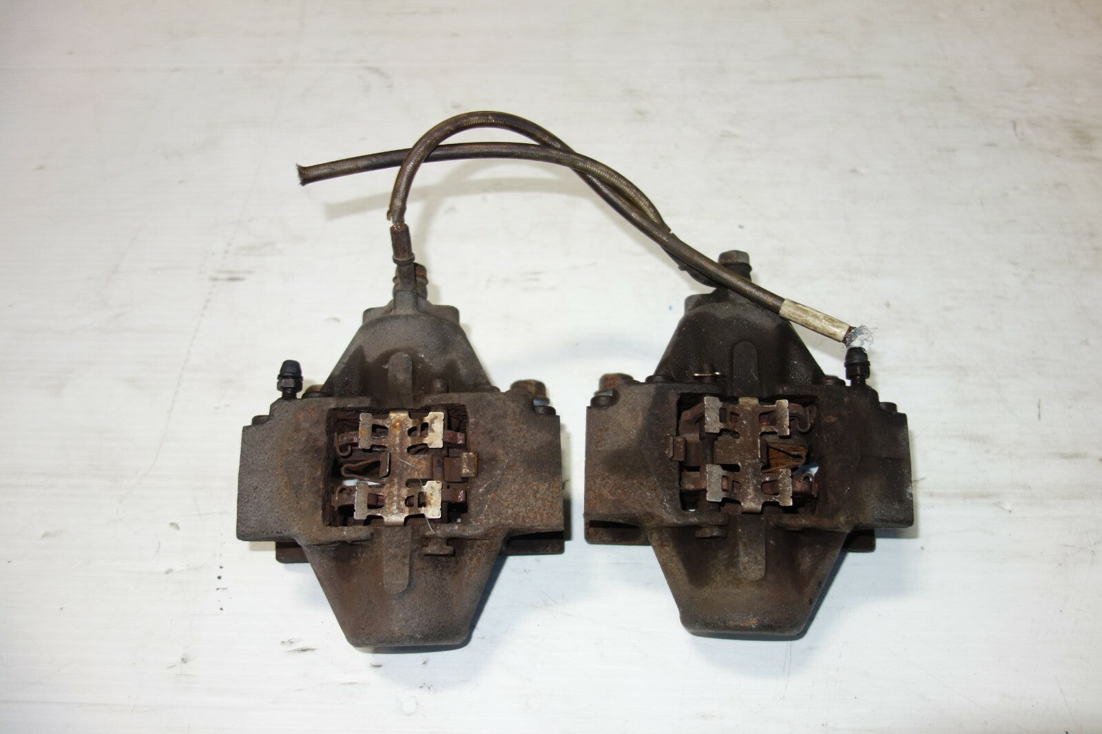 Lexus IS300 Rear Brake Calipers 2001 2002 2003 2004 2005 OEM Genuine Japan