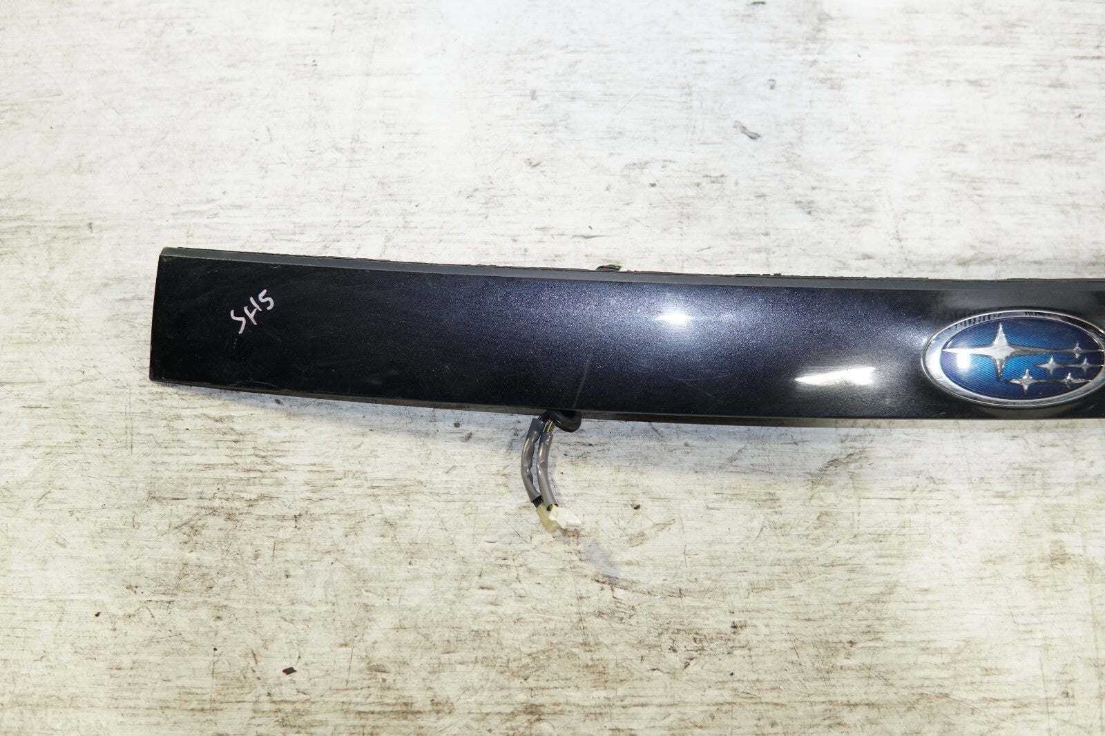 JDM Toyota Prius Rear CENTER GARNISH ZVW30 2010-2011-2012-2013-2014-2015 MF-319