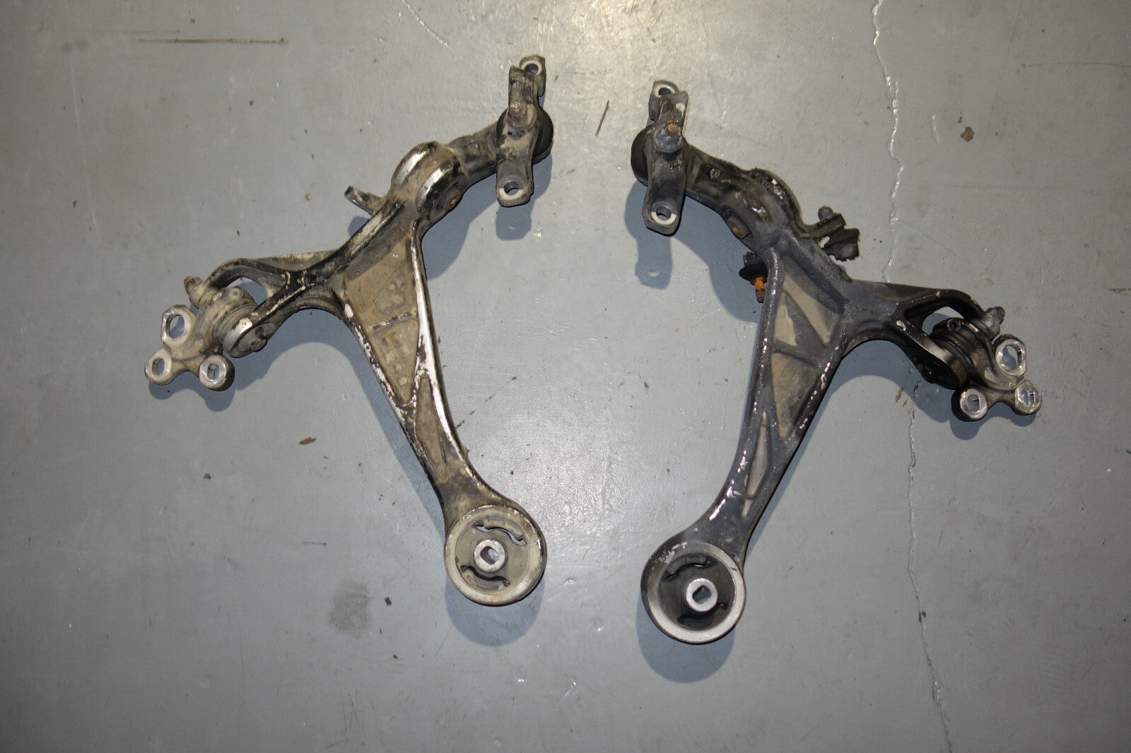 JDM Acura RL Front Lower Control Arms 2005 2006 2007 2008 KB1 3.5RL OEM