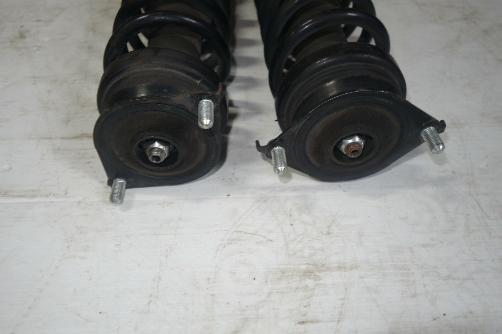 JDM 05-09 SUBARU LEGACY OUTBACK OEM KYB REAR SHOCKS STRUTS ASSEMBLY WAGON ONLY