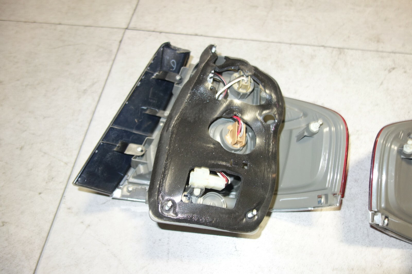 JDM 2005-2009 SUBARU LEGACY BL5 OEM USED TAIL LIGHTS 4 DOOR SEDAN TAIL LAMPS