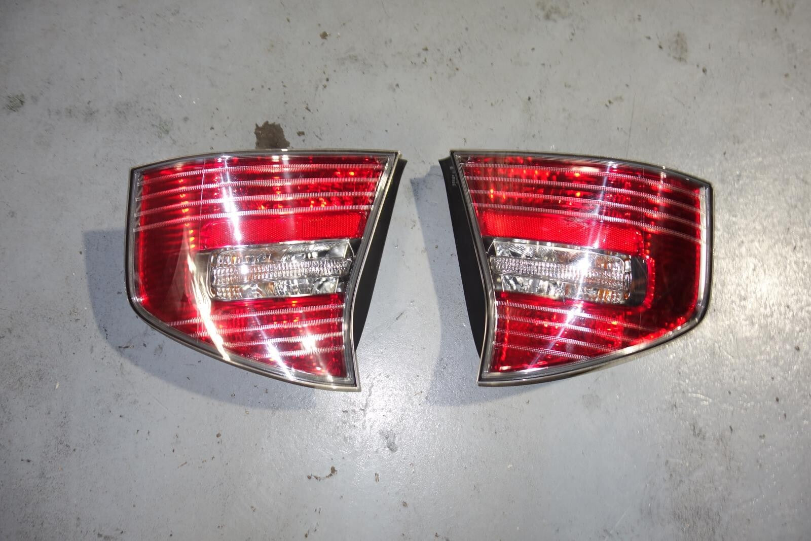JDM 2005-2007 SUBARU LEGACY SEDAN OEM USED TAIL LIGHTS LAMPS 4 DOOR SEDAN