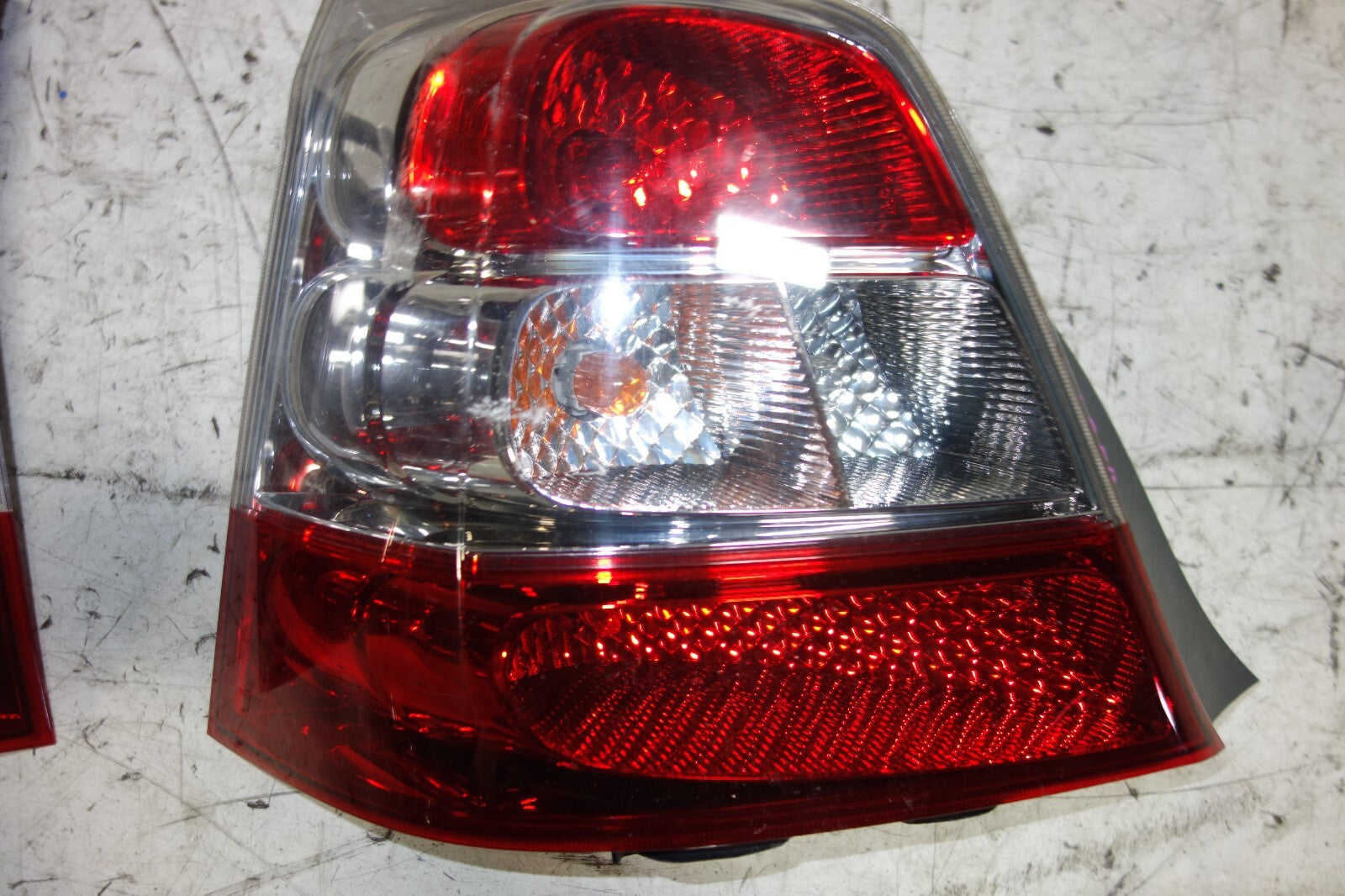 JDM 2002-2005 HONDA CIVIC EU3 OEM TAIL LIGHTS TAIL LAMPS 4 DOOR HATCHBACK
