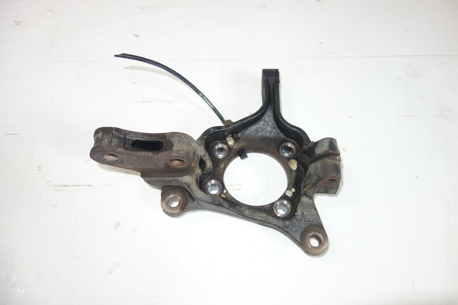 Knuckle Spindle Front Left Subaru Legacy / Legacy Outback 2005-2014 Genuine OEM
