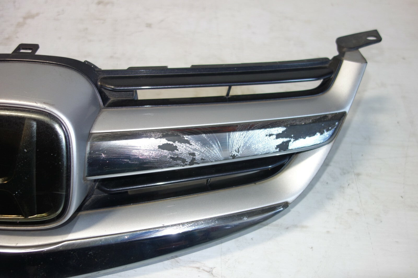 JDM Acura RL Honda Legend Front Grille 2005 2006 2007 2008 OEM Made in Japan Kb1