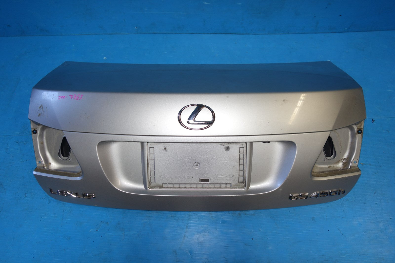 JDM LEXUS GS450H REAR TRUNK LID LUGGAGE DOOR COVER 69204-53010 OEM 2007-2011