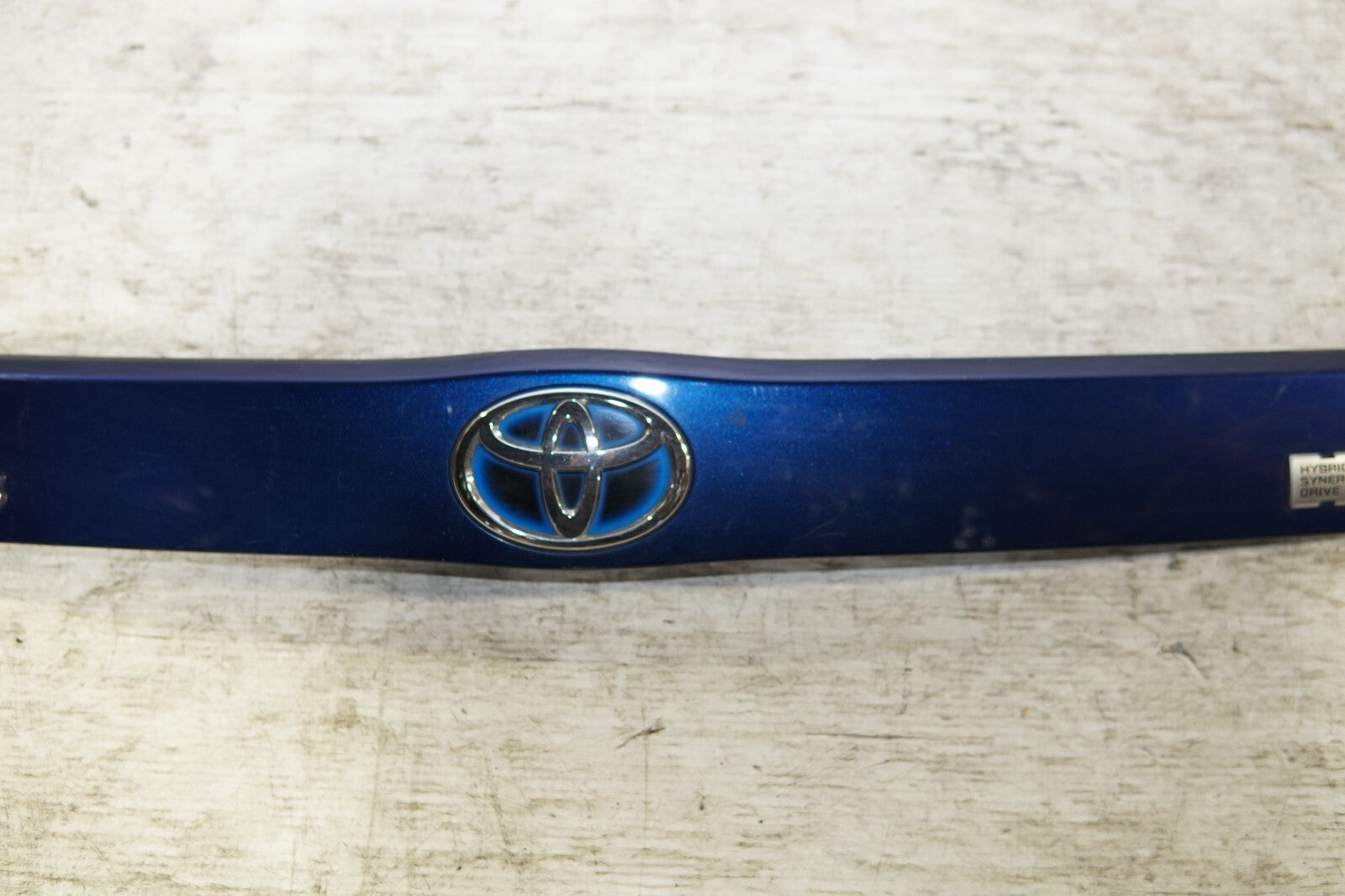 JDM TOYOTA PRIUS OEM REAR GARNISH CENTER ZVW30 2010-2011-2012-2013-2014-2015