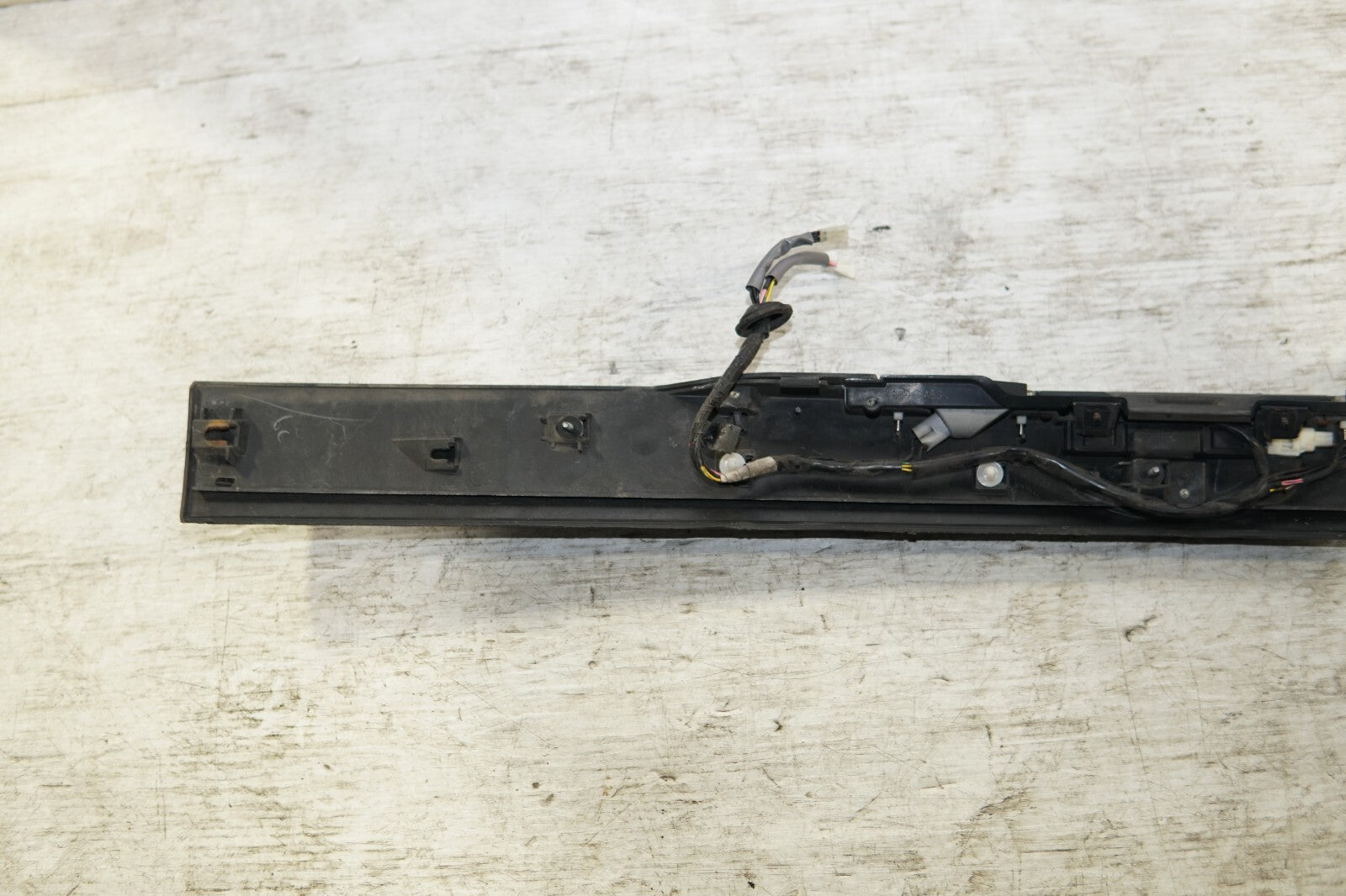 JDM Toyota Prius Rear CENTER GARNISH ZVW30 2010-2011-2012-2013-2014-2015 MF-319