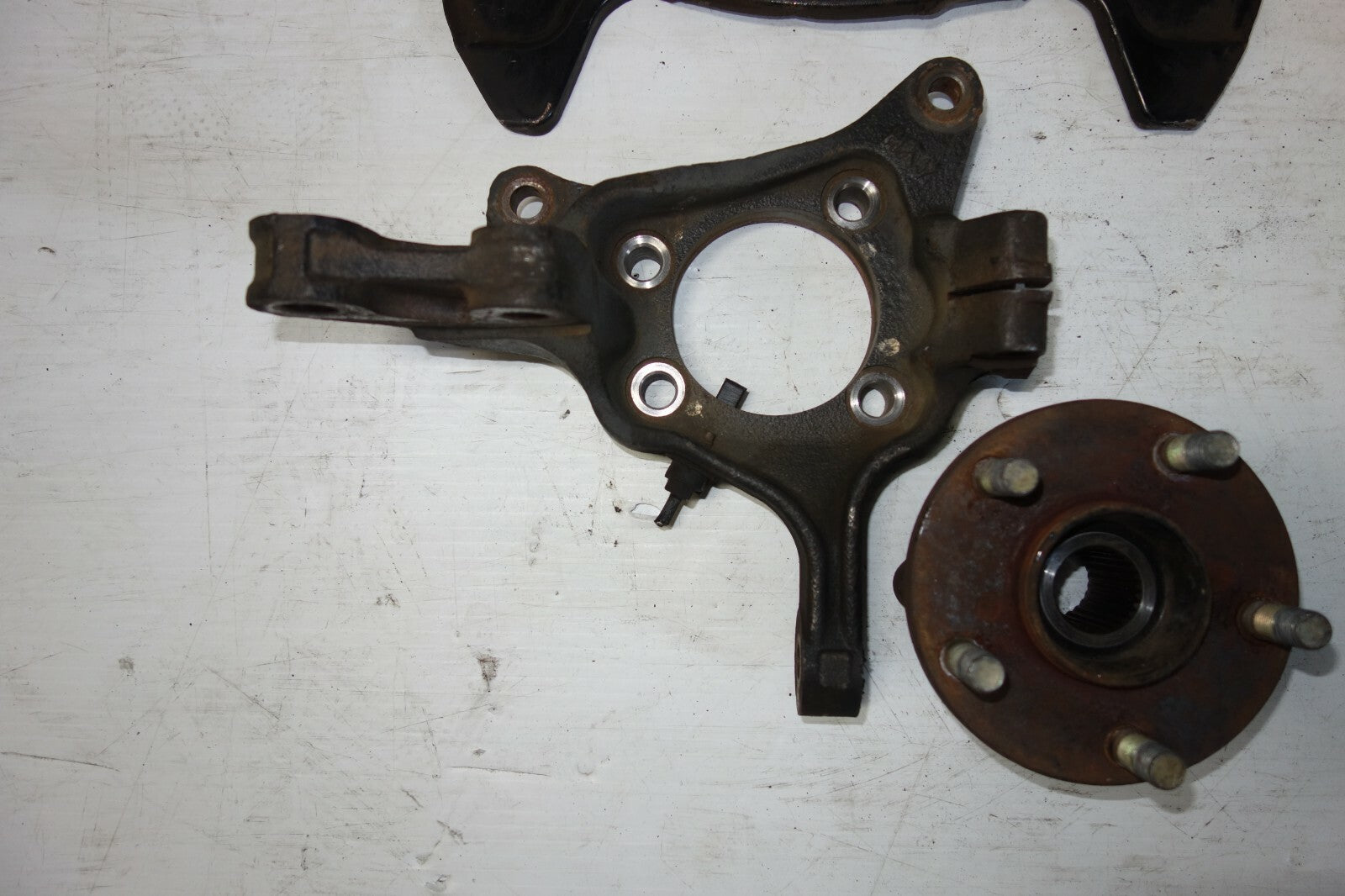 JDM SUBARU FORESTER FRONT HUB KNUCKLE SPINDLE RIGHT SUSPENSION 2009-2014 SPINDLE