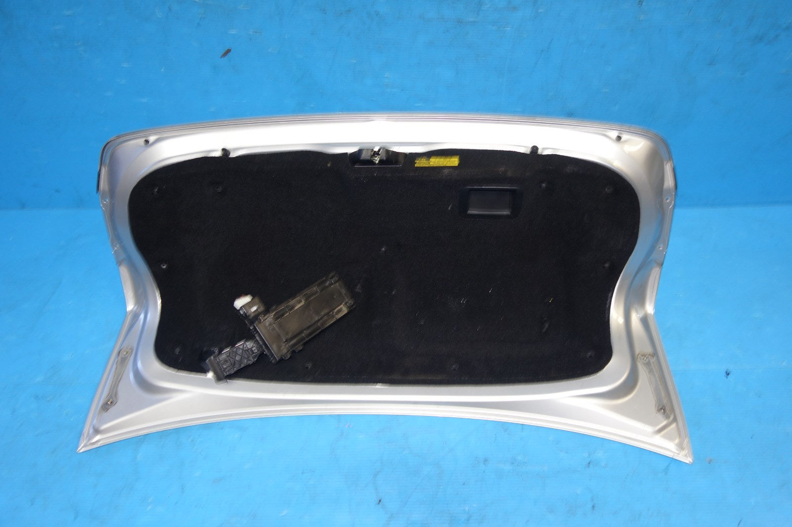 JDM LEXUS GS450H REAR TRUNK LID LUGGAGE DOOR COVER 69204-53010 OEM 2007-2011