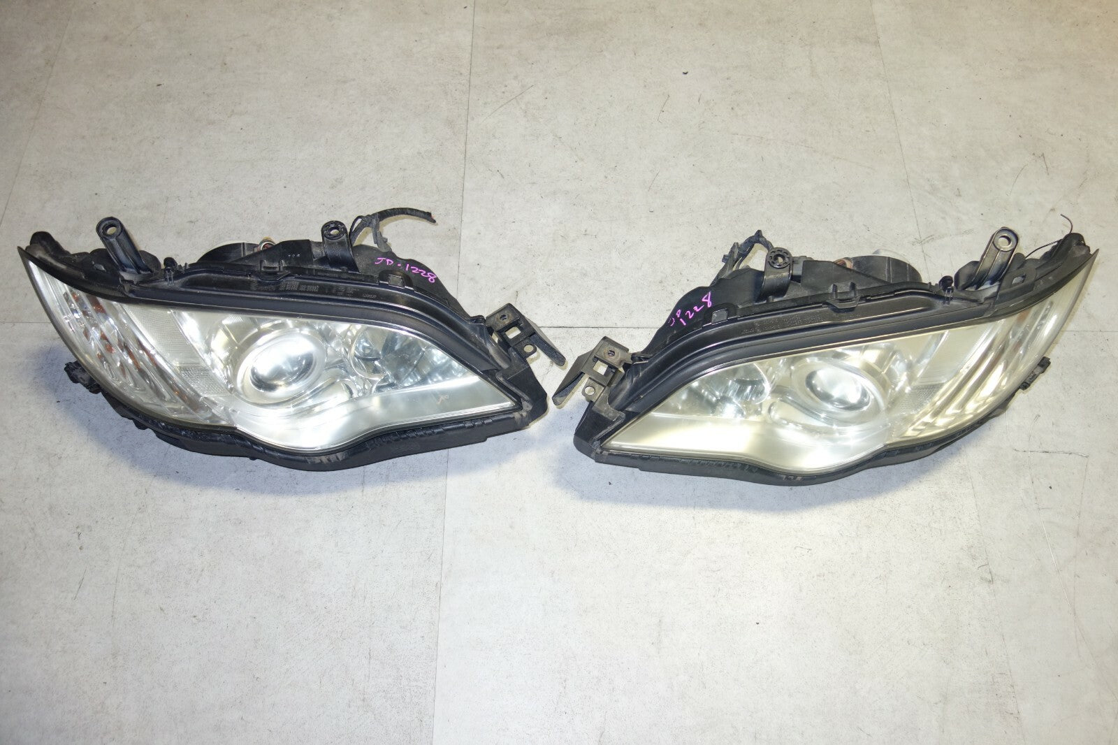 JDM 2008-2009 GENUINE SUBARU LEGACY USED OEM HID HEAD LIGHTS LAMPS BLE BP5 BP9
