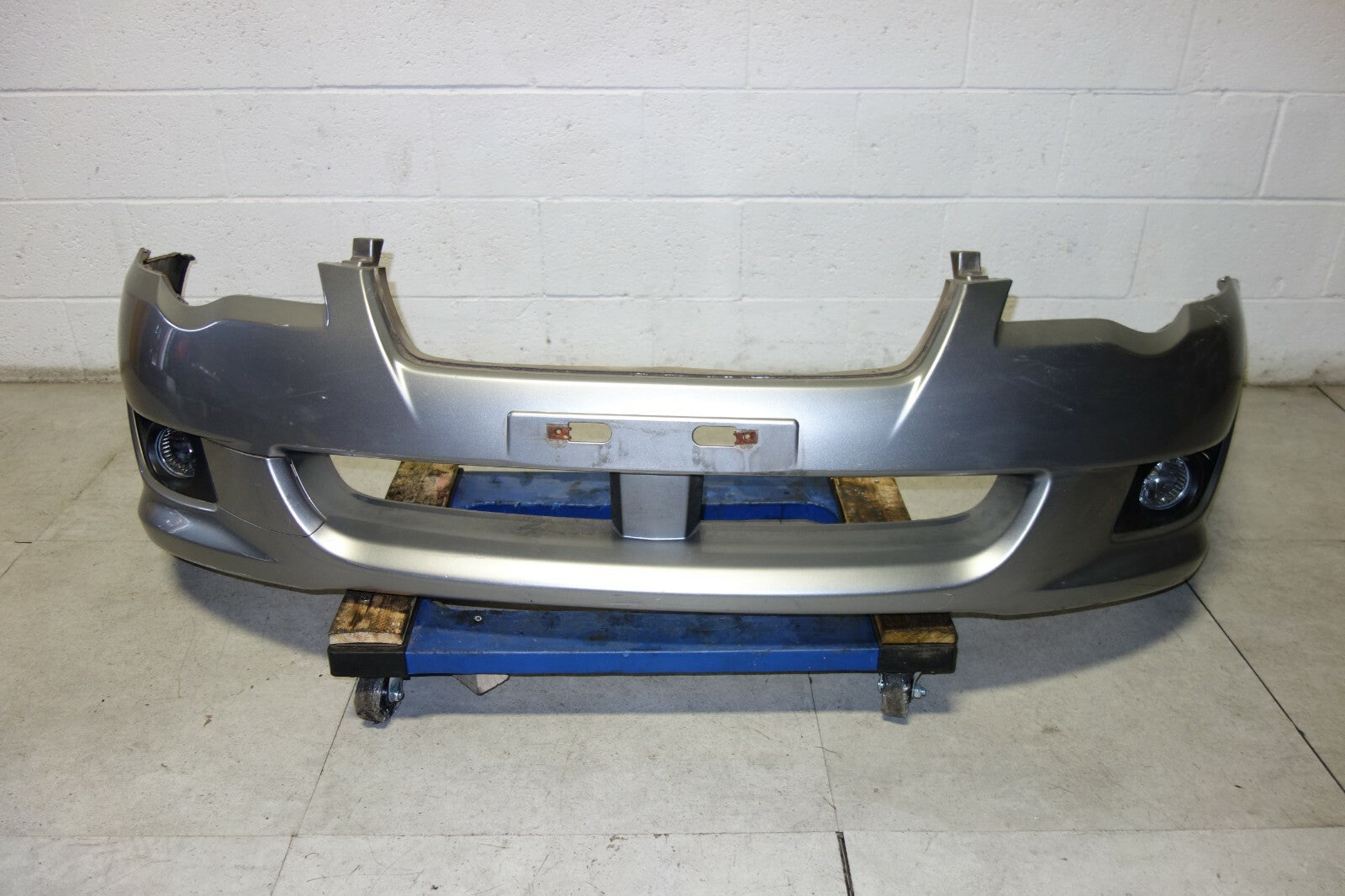 JDM 2008-2009 SUBARU LEGACY FRONT BUMPER COVER WITH FOG LIGHTS BP9 2008-2009