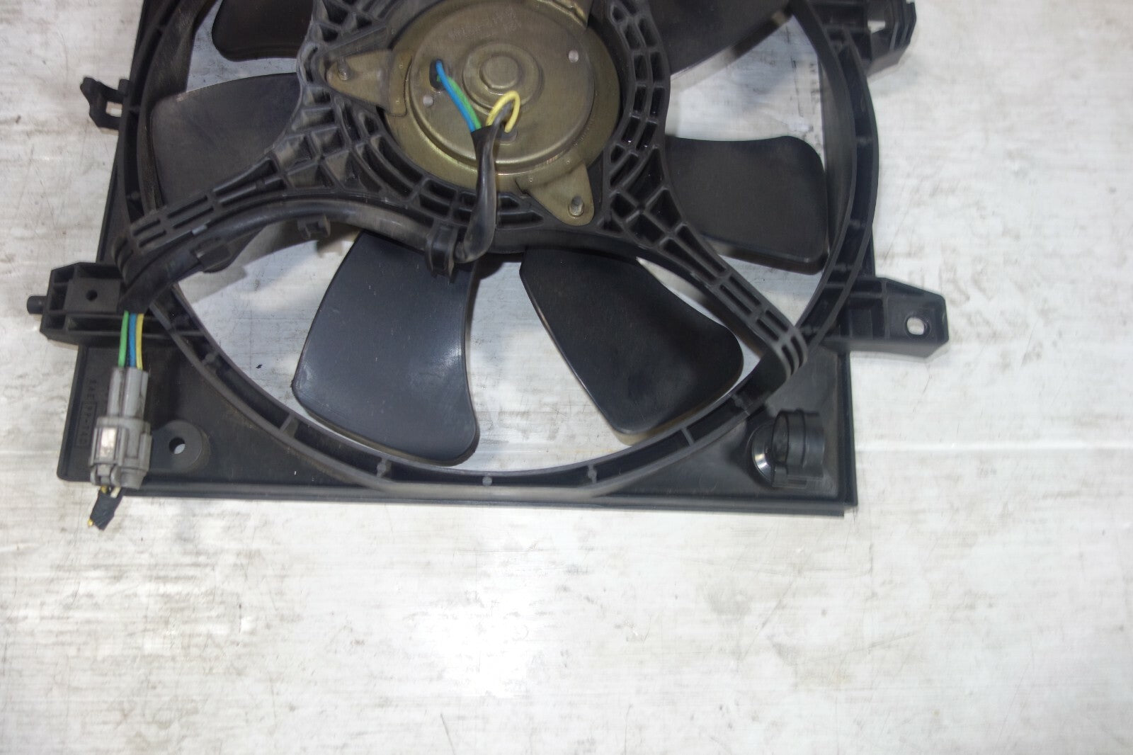 JDM SUBARU IMPREZA WRX ENGINE RADIATOR COOLING FAN ASSEMBLY SHROUD 2002-2007