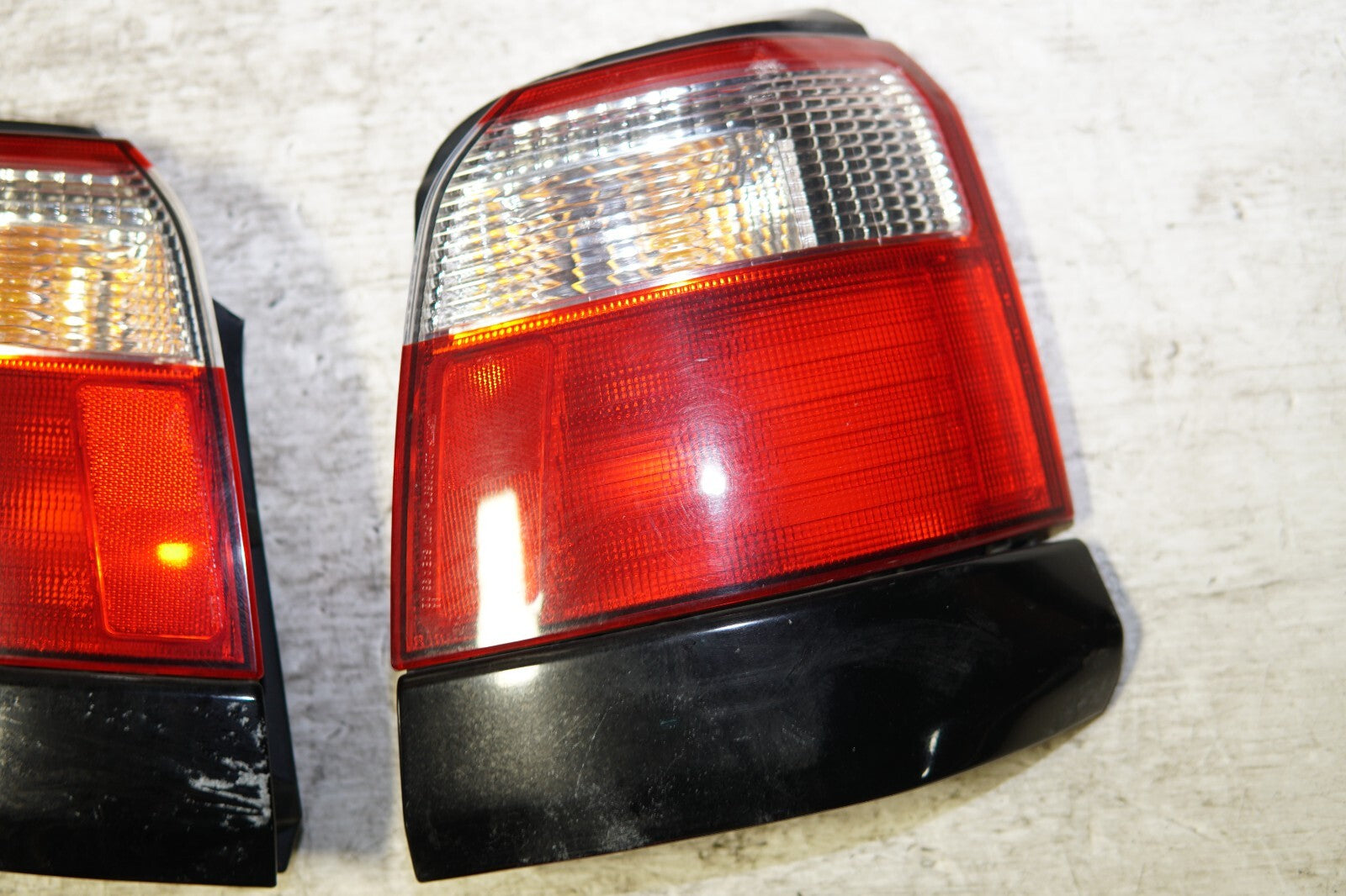 JDM 1998-2002 SUBARU FORESTER STi SF5 TAIL LIGHTS TAIL LAMPS TRUNK LIGHTS