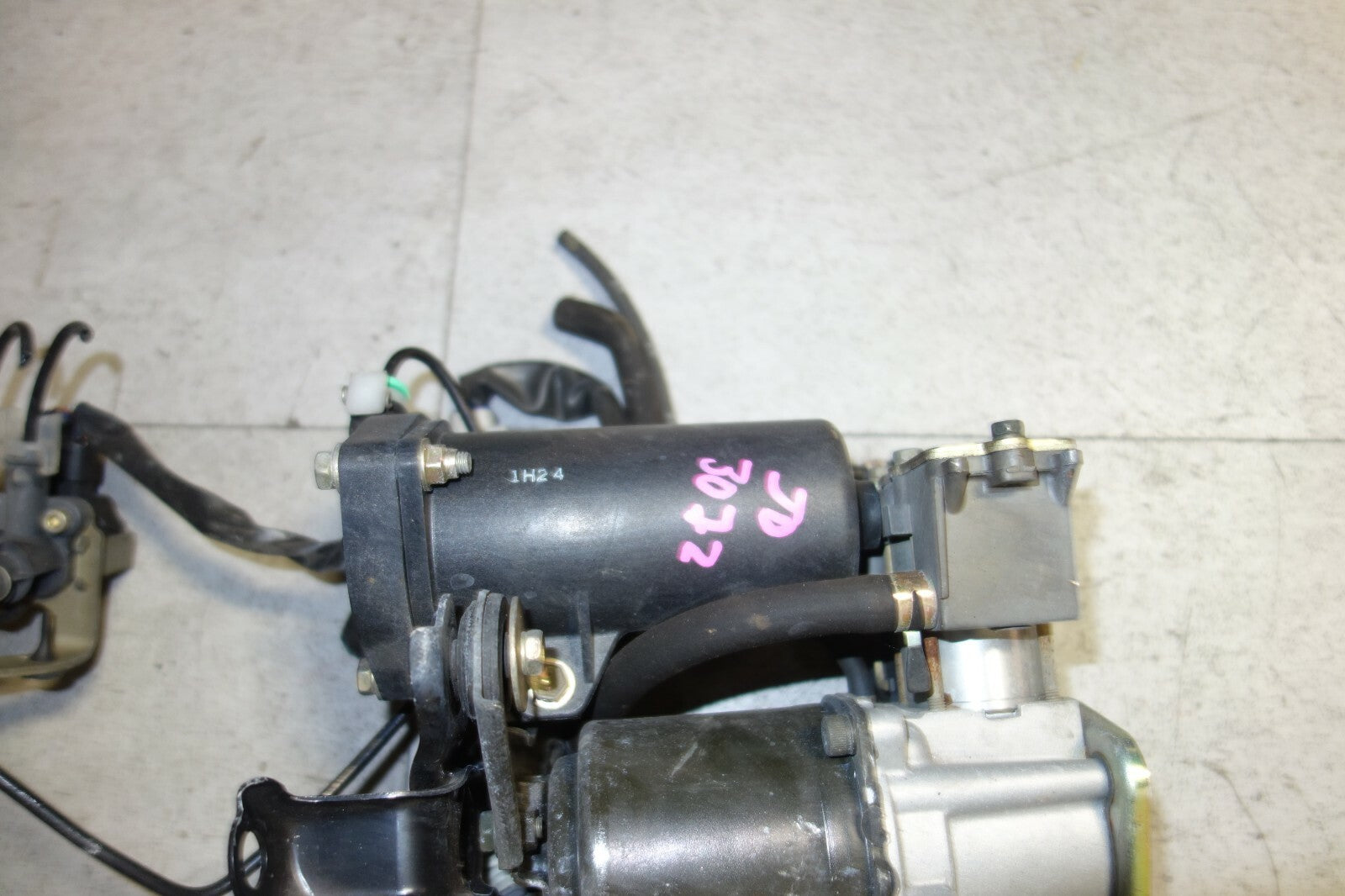 JDM Lexus LS430 Air Suspension Compressor Pump Strut Absorber 2001-2006 UCF31