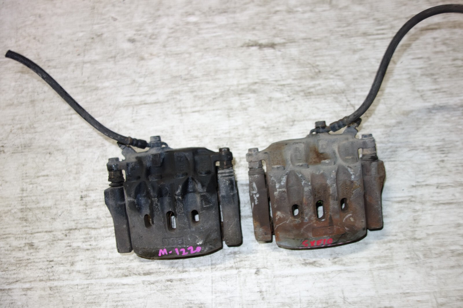 JDM 2001-2005 TOYOTA ALTEZZA LEXUS IS300 OEM FRONT 2 POT BRAKE CALIPERS ORIGINAL
