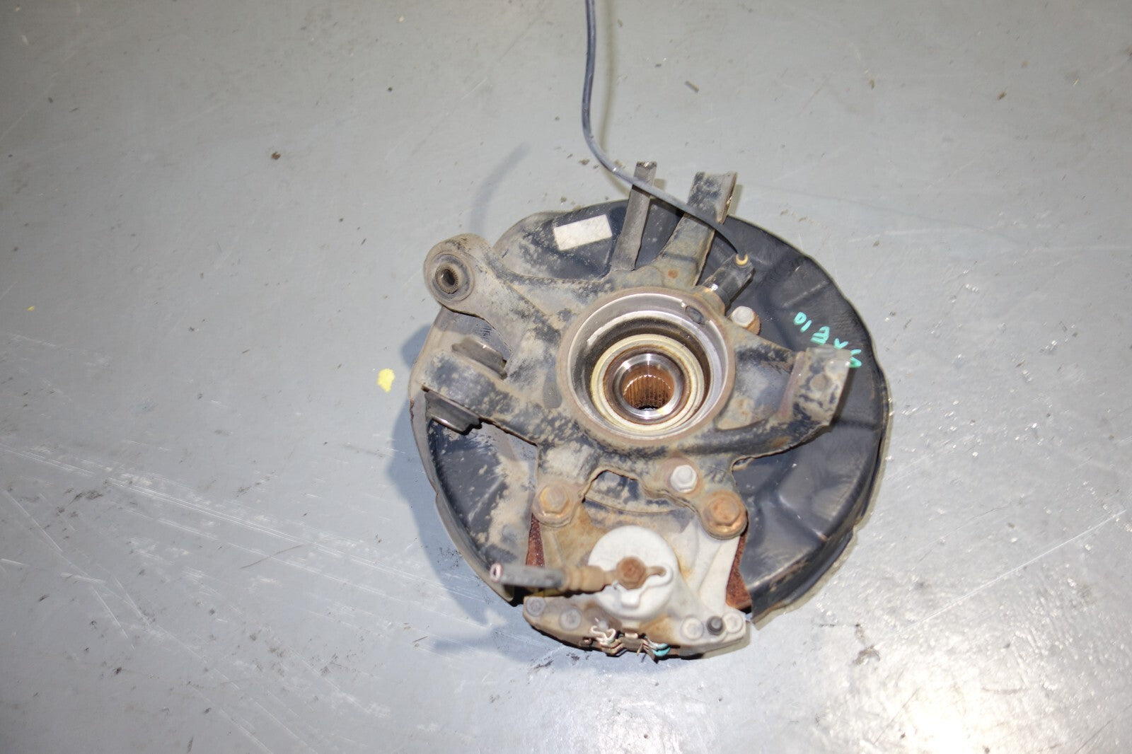 JDM 00-2005-LEXUS IS300 REAR RIGHT SPINDLE WHEEL HUB BEARING KNUCKLE SUSPENSION