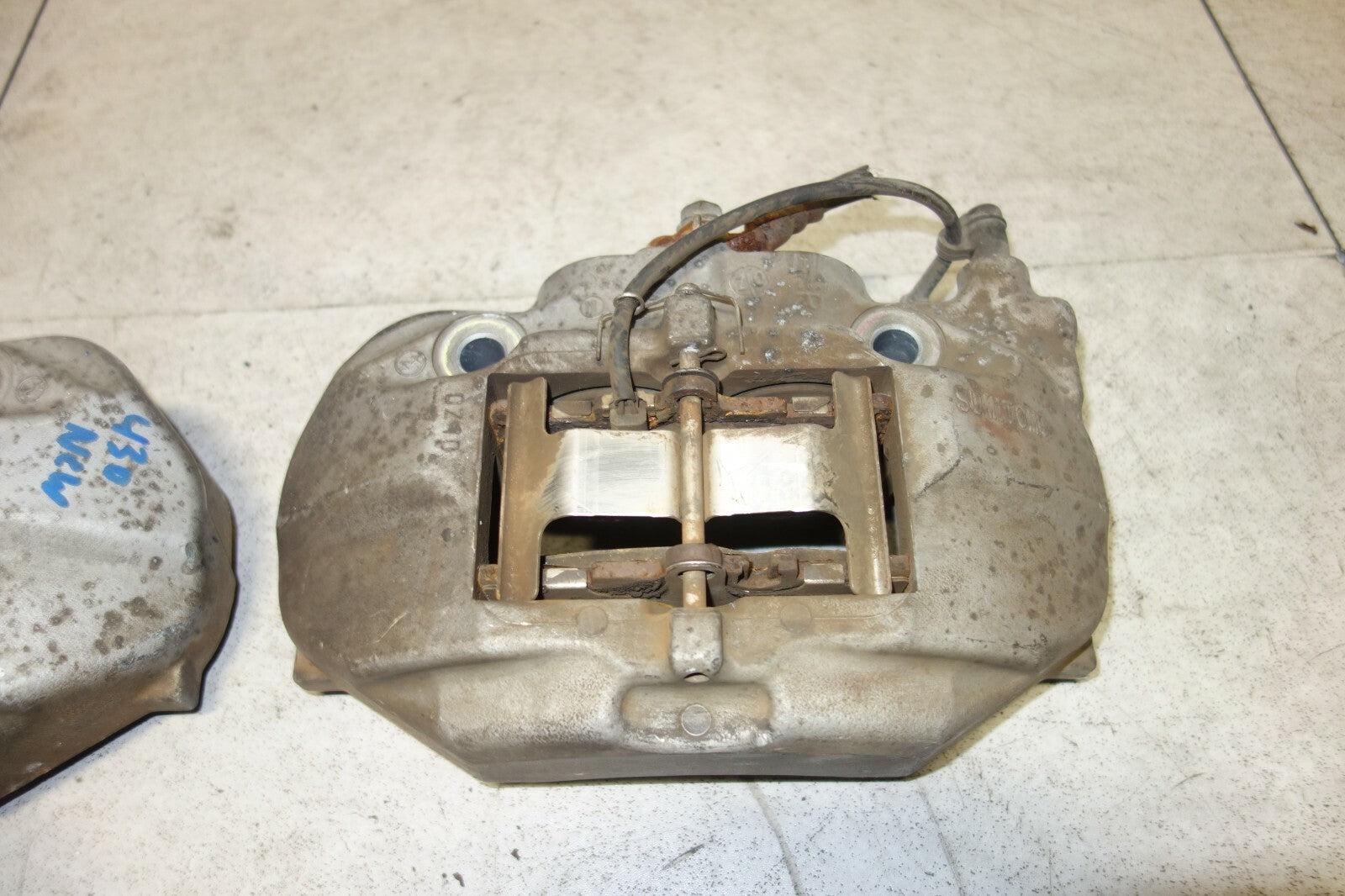 JDM Lexus LS430 OEM Brake Caliper Pair Front Right / Left