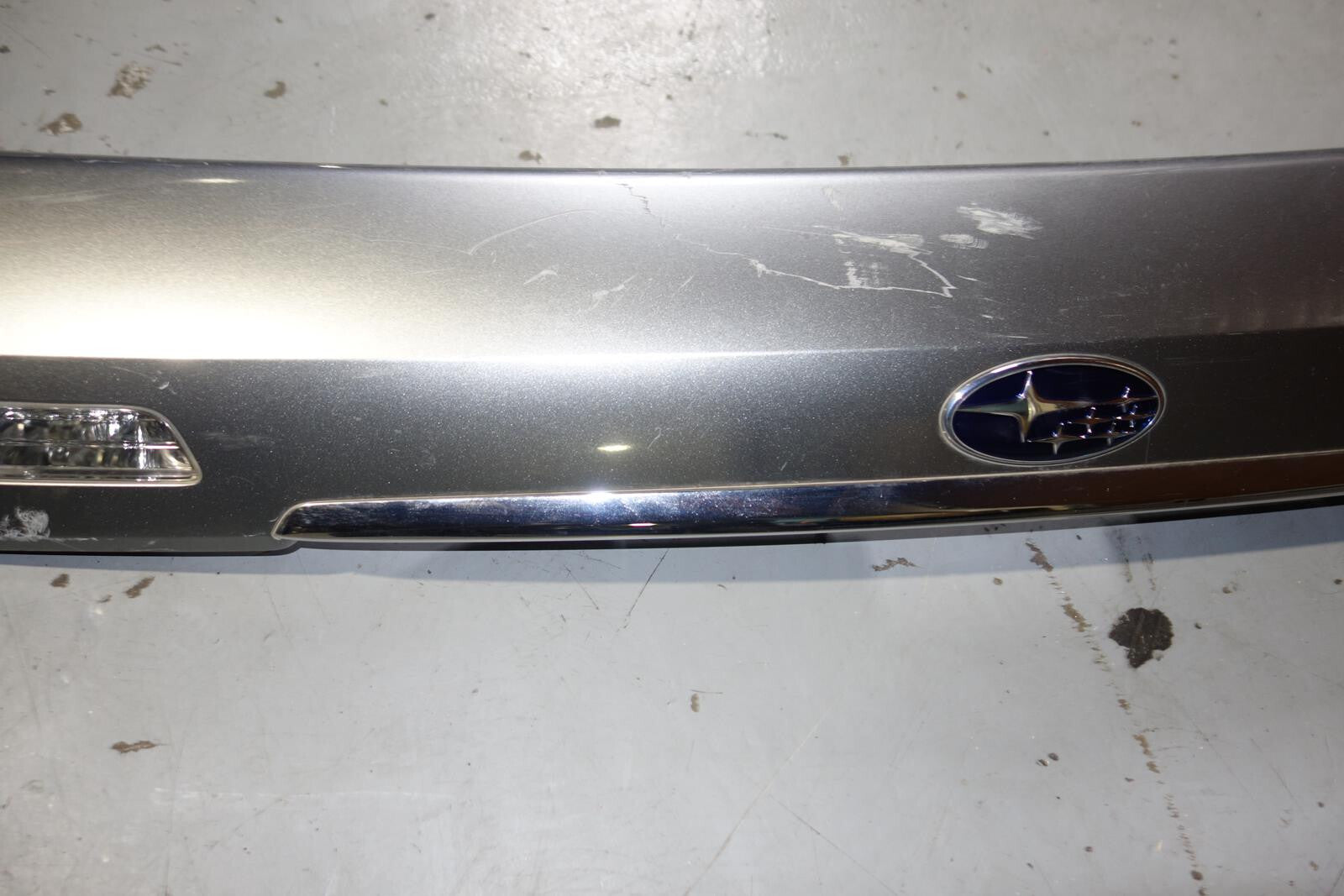 JDM 05-2009 SUBARU LEGACY OUTBACK OEM REAR CENTER GARNISH LIGHT SPOILER JD-1952