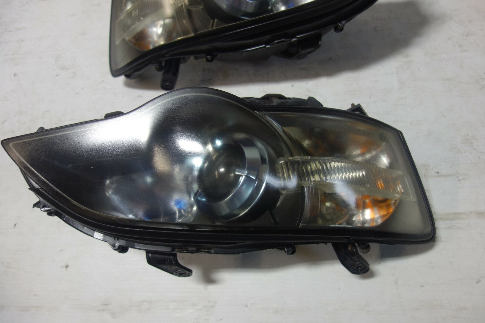 JDM 2005-2007 GENUINE SUBARU LEGACY OEM USED HID HEAD LIGHTS LAMPS SPEC B BPE