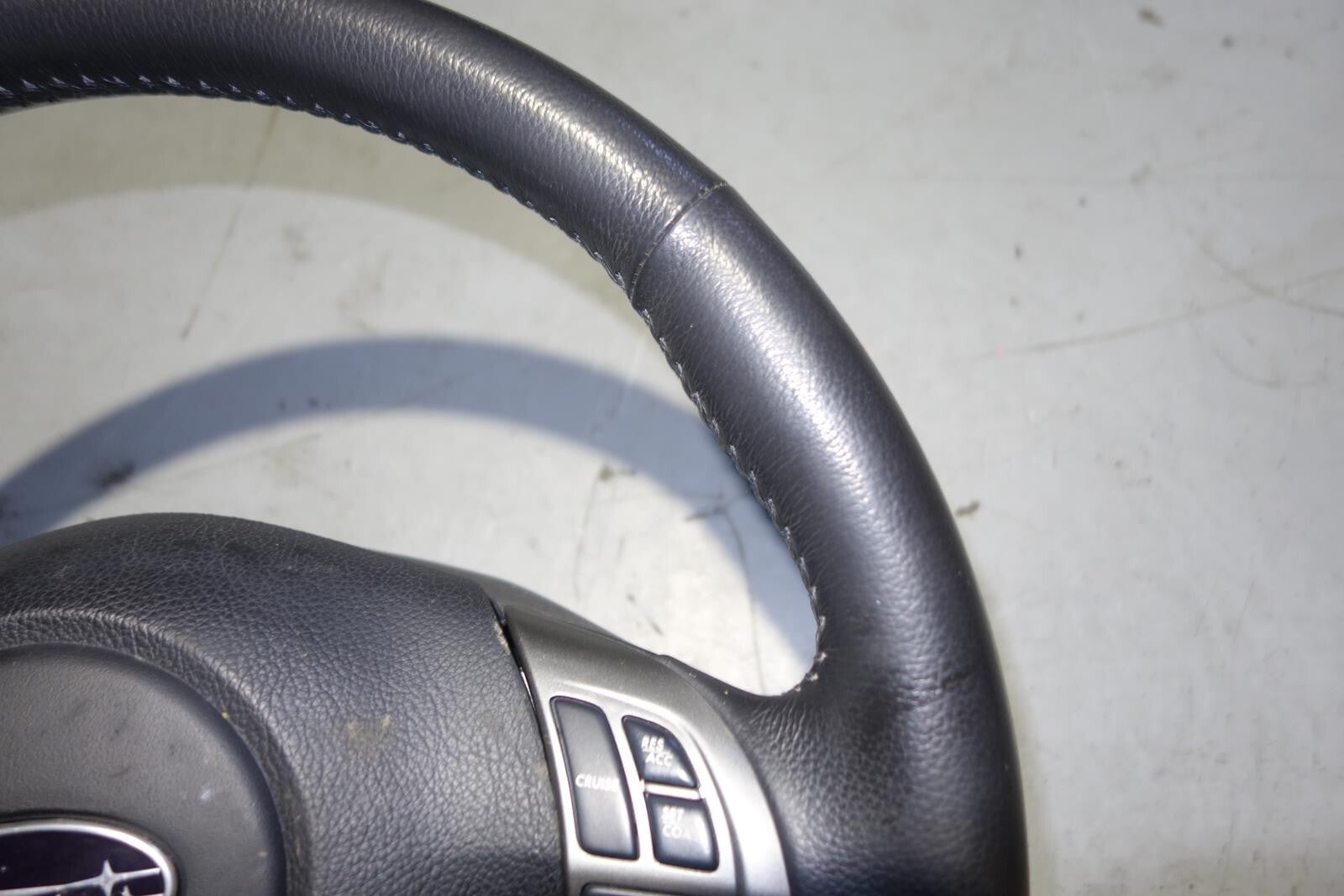 JDM 2005-2009 SUBARU LEGACY & OUTBACK MOMO STEERING WHEEL & HUB 05-2009 MF-1688