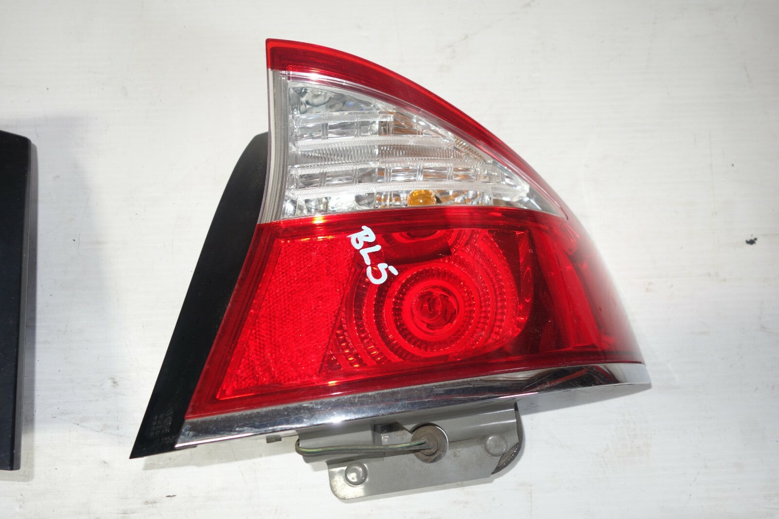 JDM 2005-2009 SUBARU LEGACY BL5 OEM USED TAIL LIGHTS LAMPS 4 DOOR SEDAN