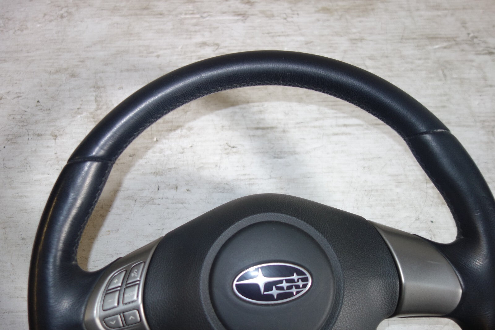 JDM 2005-2009 SUBARU LEGACY & OUTBACK MOMO STEERING WHEEL & HUB 05-2009 M-1164