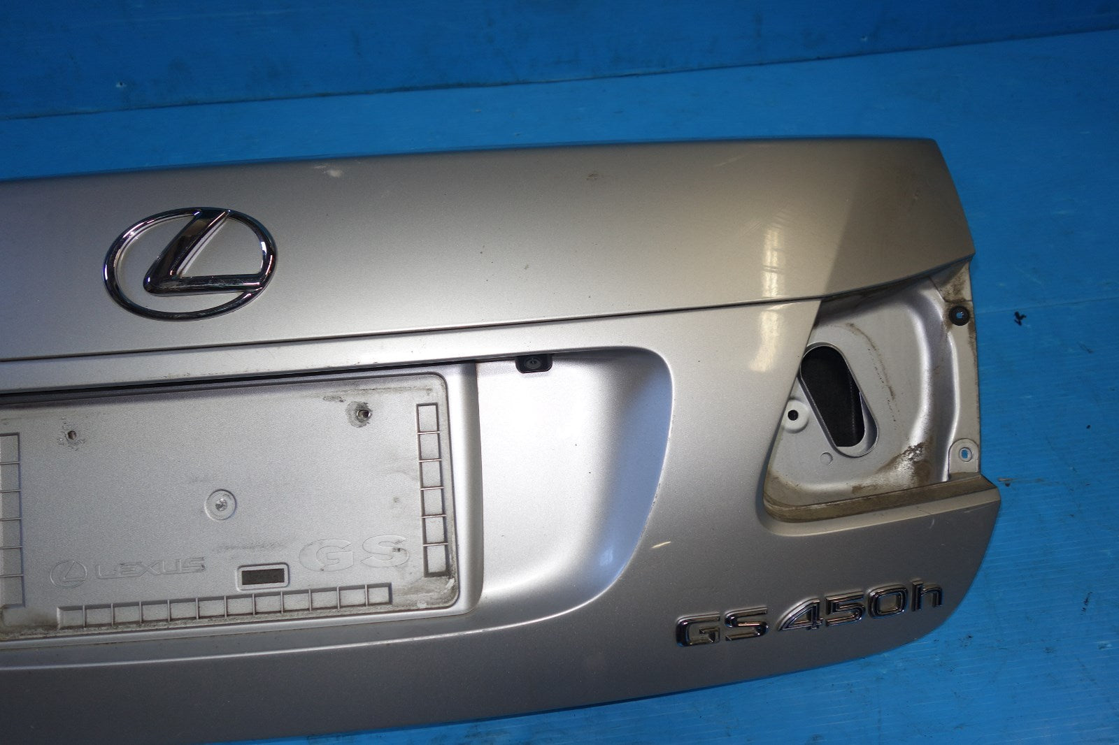 JDM LEXUS GS450H REAR TRUNK LID LUGGAGE DOOR COVER 69204-53010 OEM 2007-2011