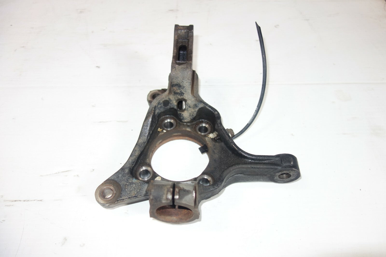 Knuckle Spindle Front Left Subaru Legacy / Legacy Outback 2005-2014 Genuine OEM