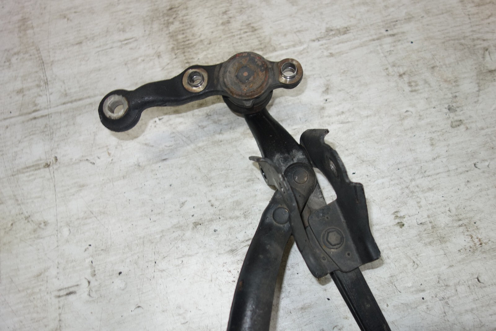 JDM 2001-2005 LEXUS IS300 OEM FRONT LOWER CONTROL ARM LEFT SIDE SXE10 ALTEZZA